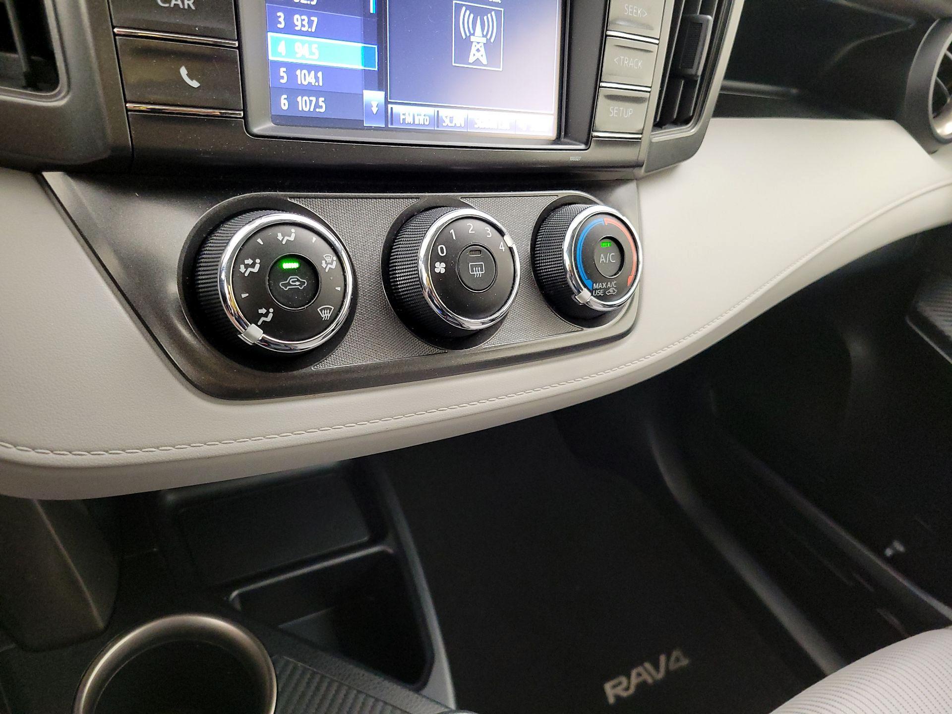 Thumbnail: 2014 Toyota RAV4 - 16