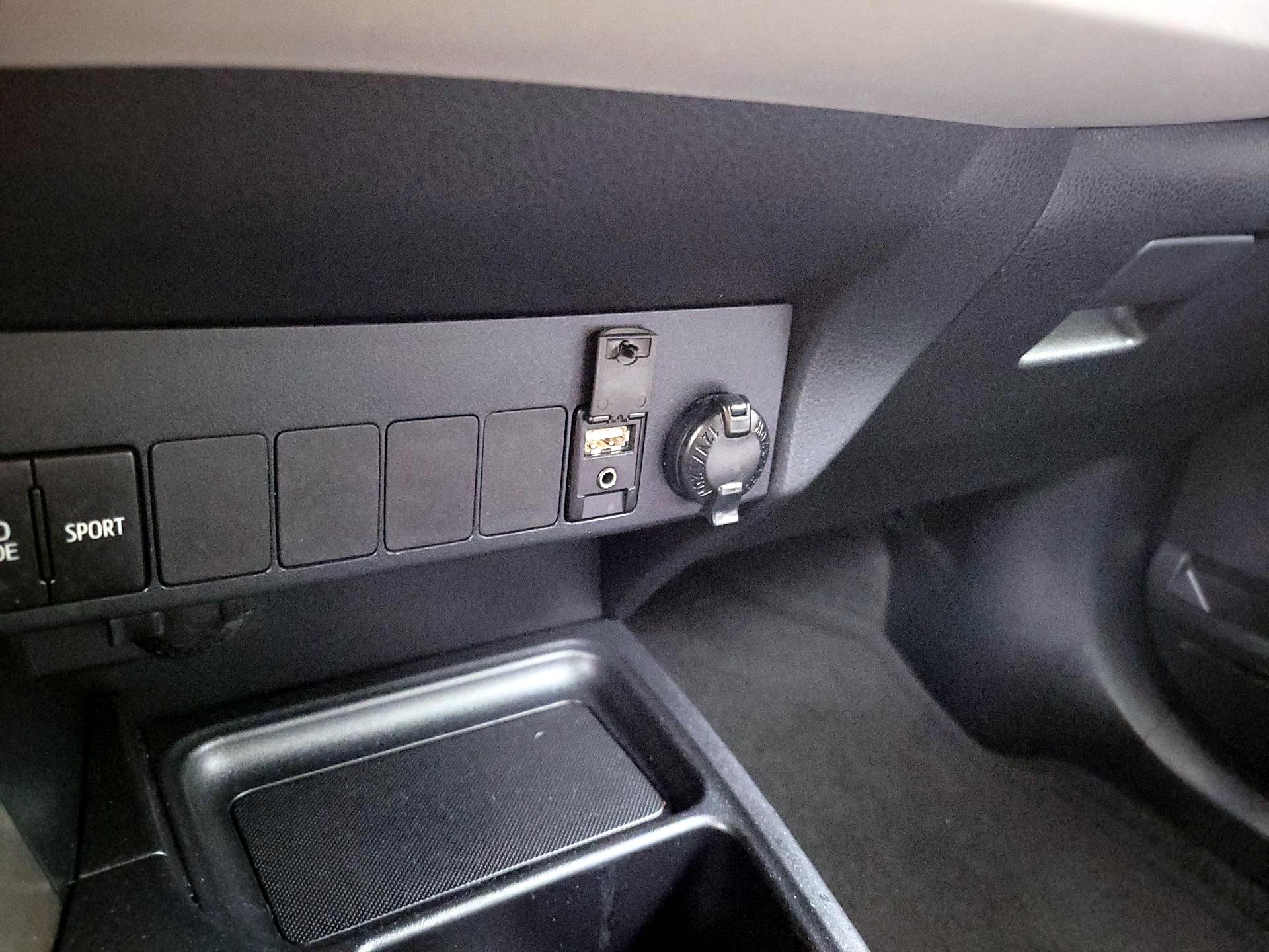 Thumbnail: 2014 Toyota RAV4 - 18