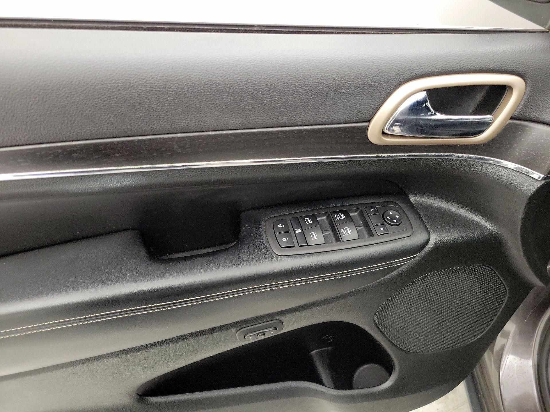 Thumbnail: 2015 Jeep Grand Cherokee - 12