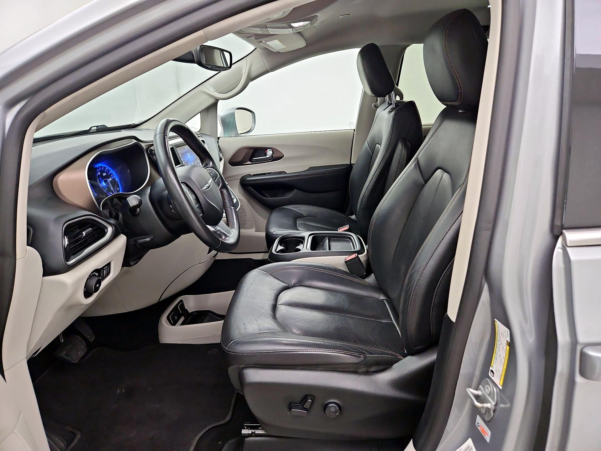 Thumbnail: 2019 Chrysler Pacifica - 11