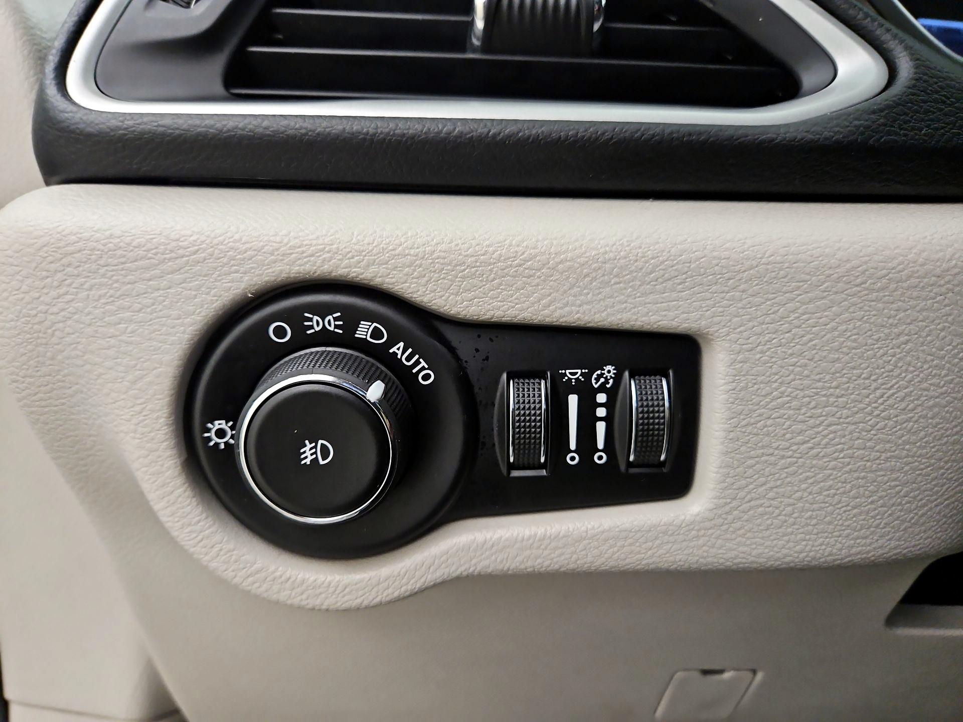 Thumbnail: 2019 Chrysler Pacifica - 13