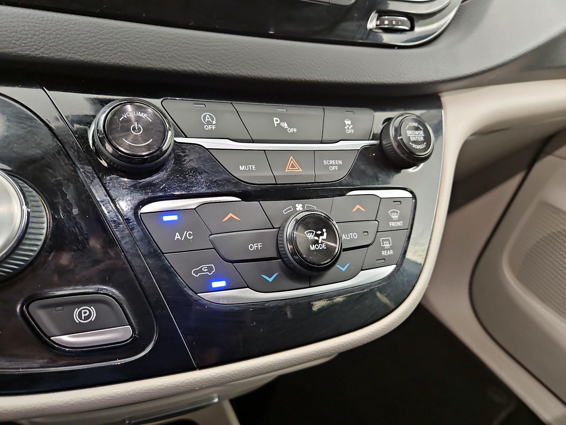 Thumbnail: 2019 Chrysler Pacifica - 16