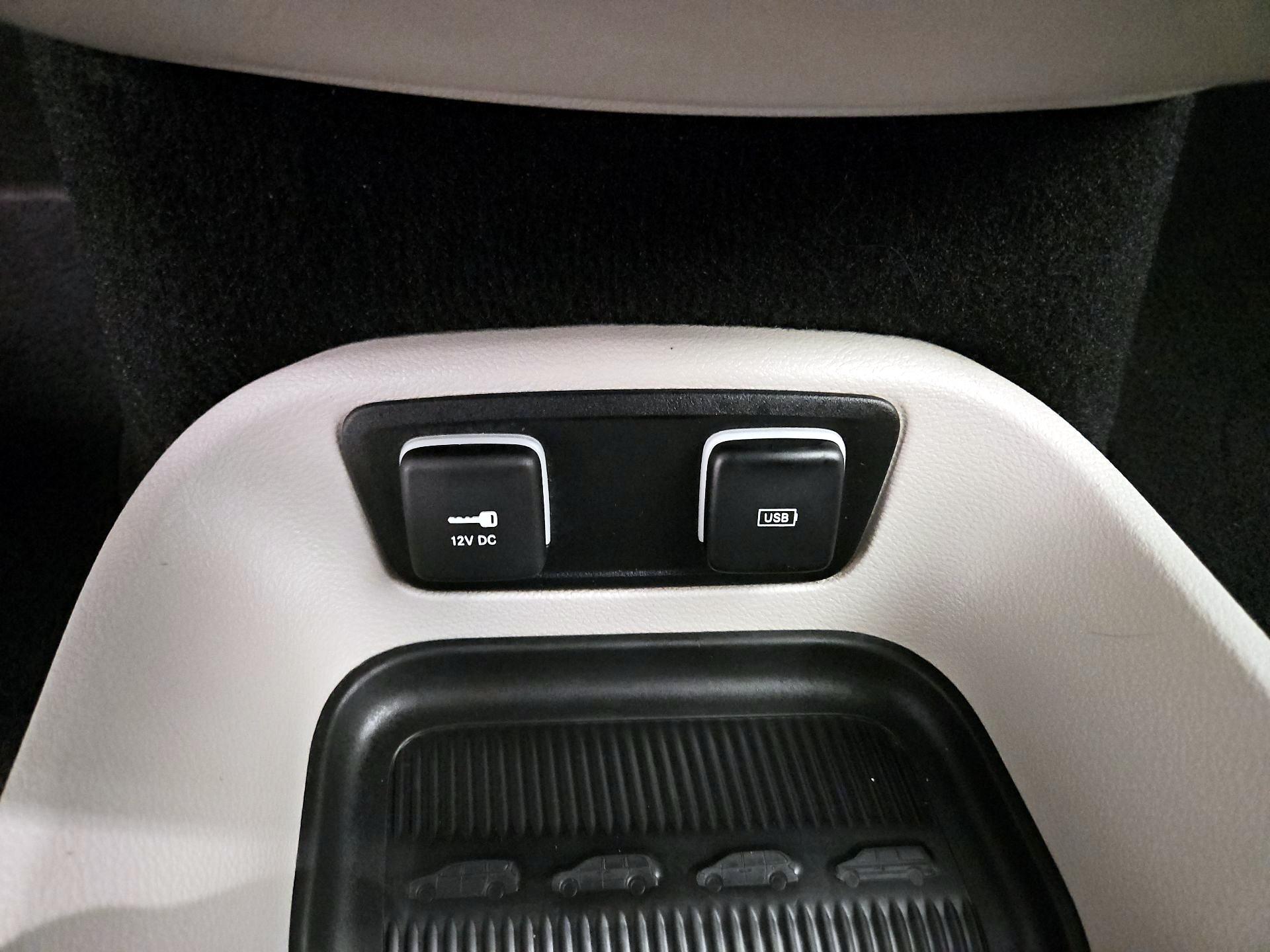 Thumbnail: 2019 Chrysler Pacifica - 18