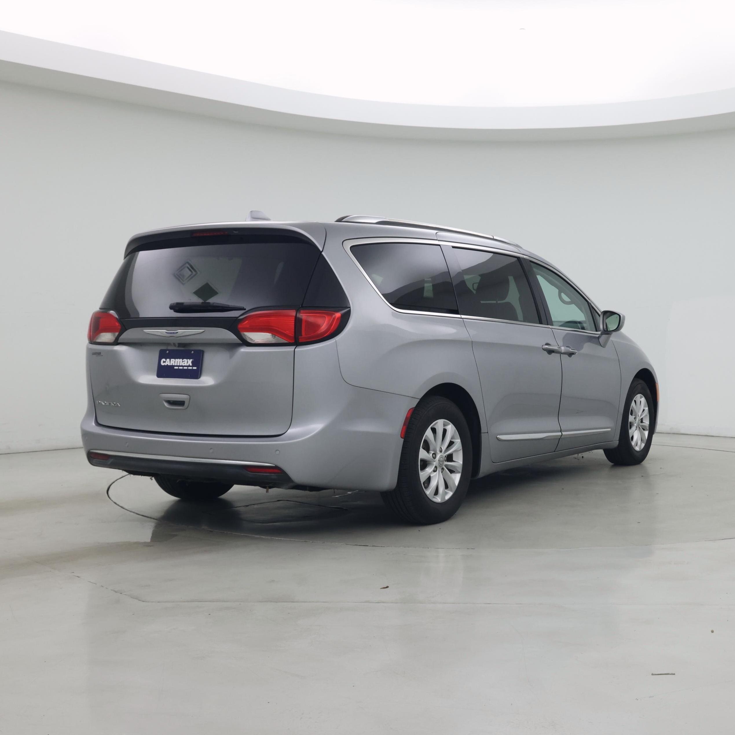 Thumbnail: 2019 Chrysler Pacifica - 8