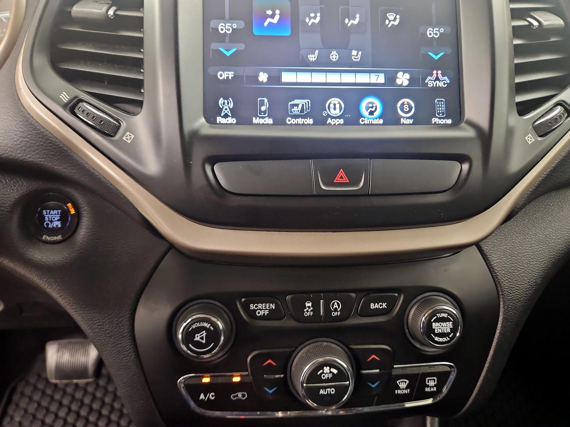 Thumbnail: 2016 Jeep Cherokee - 17