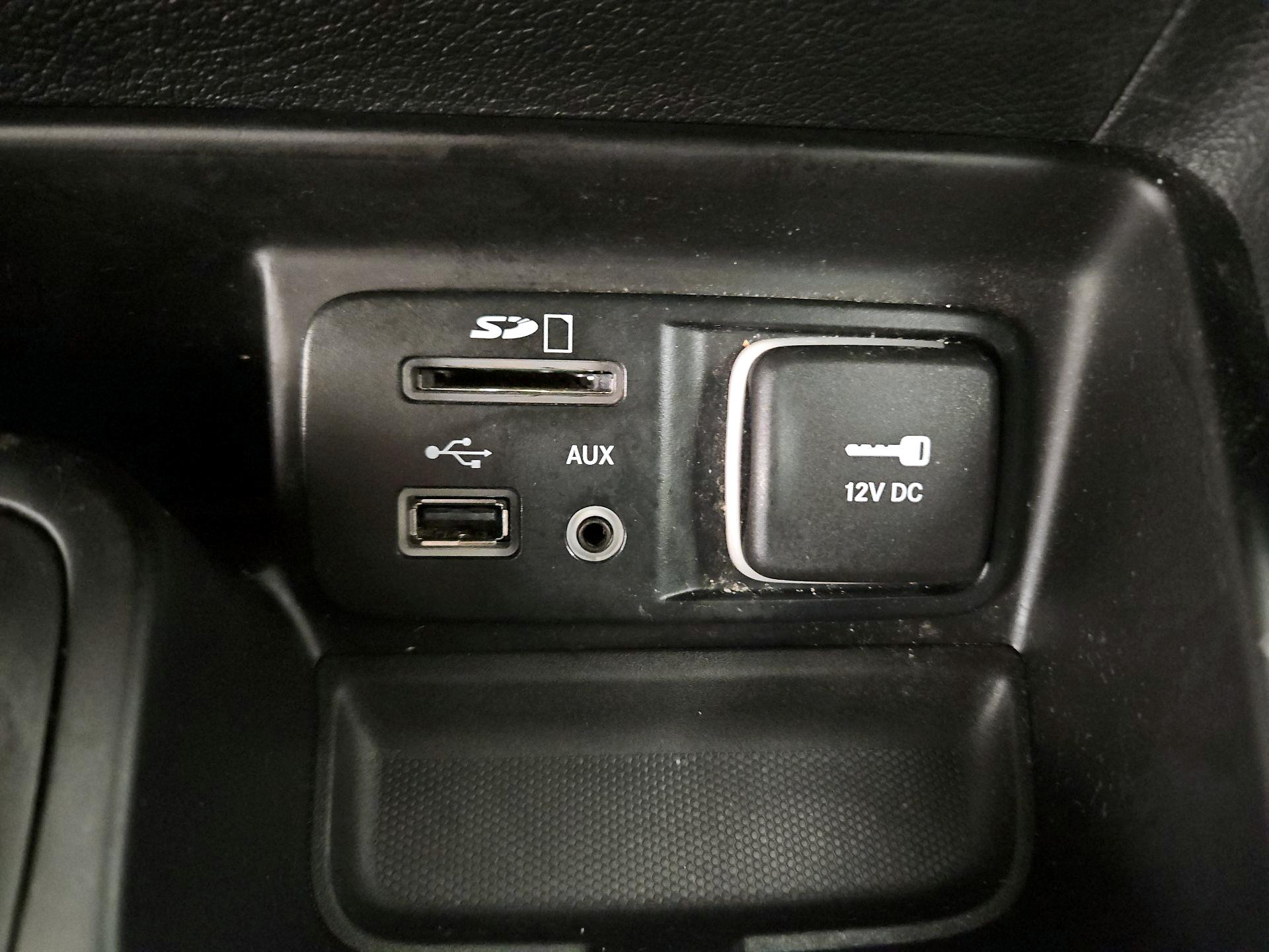 Thumbnail: 2016 Jeep Cherokee - 19
