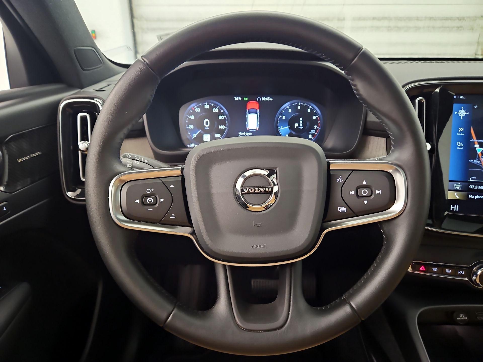 Thumbnail: 2020 Volvo XC40 - 10
