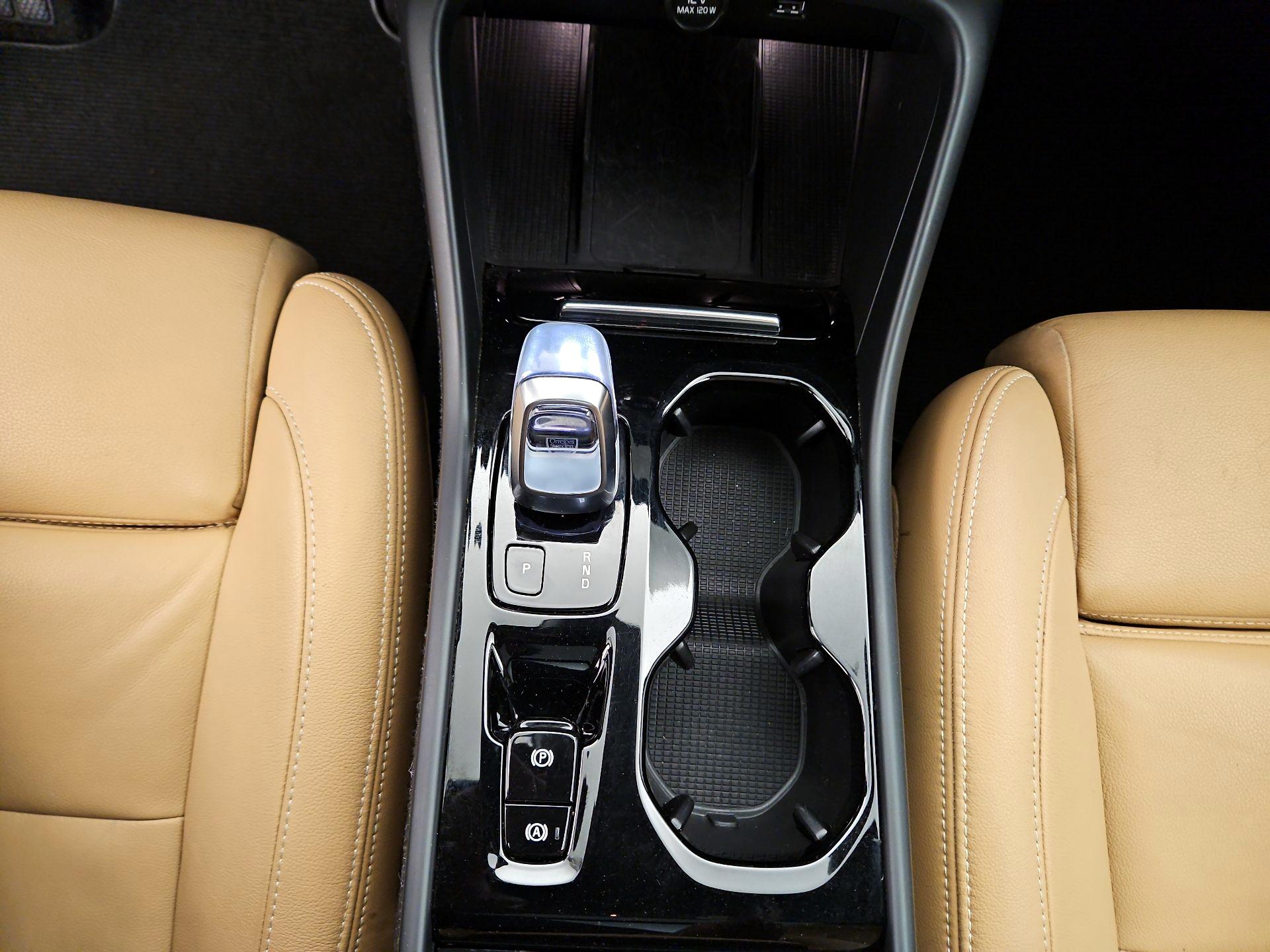 Thumbnail: 2020 Volvo XC40 - 18
