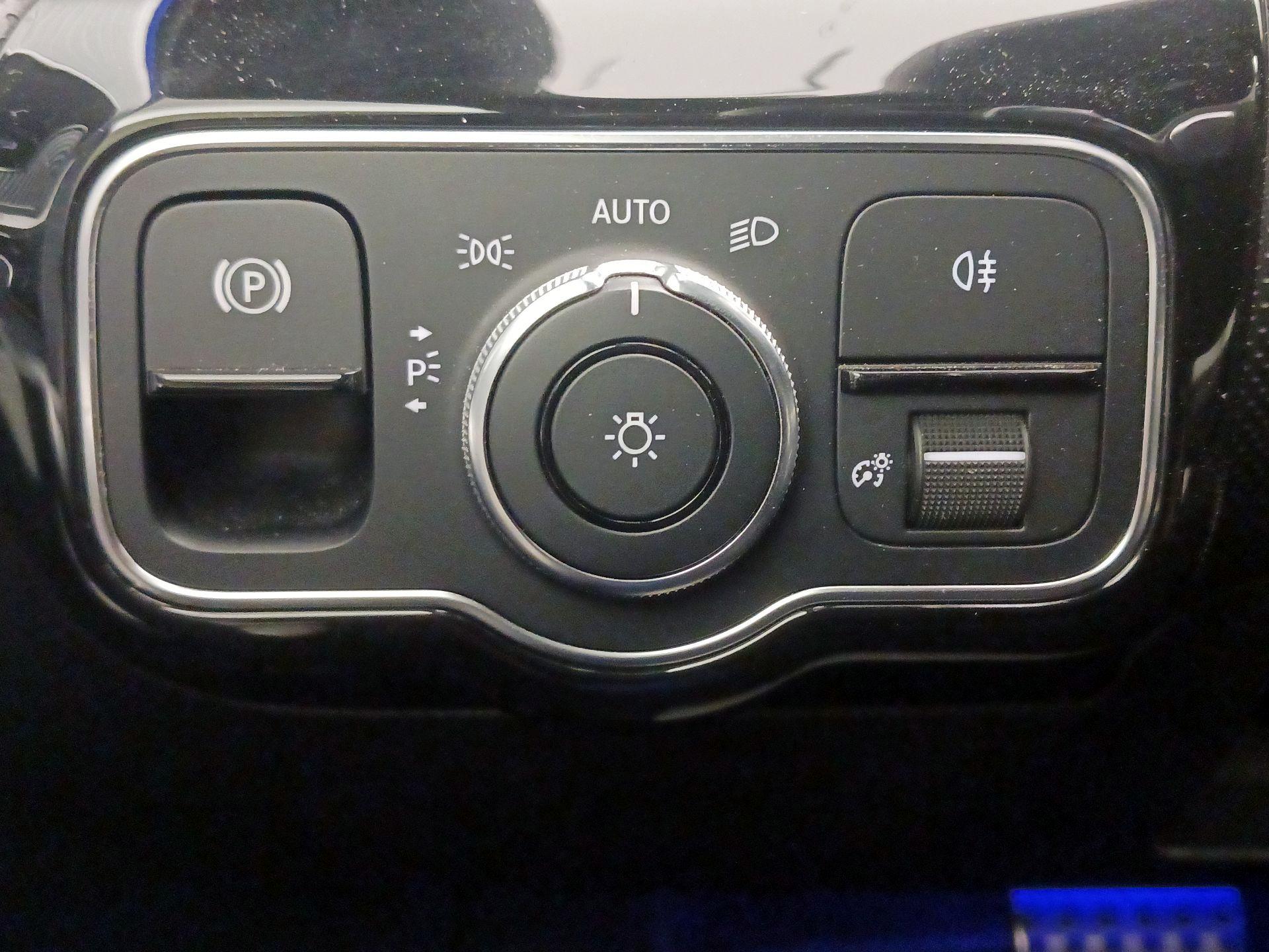 Thumbnail: 2019 Mercedes-Benz A-Class - 13