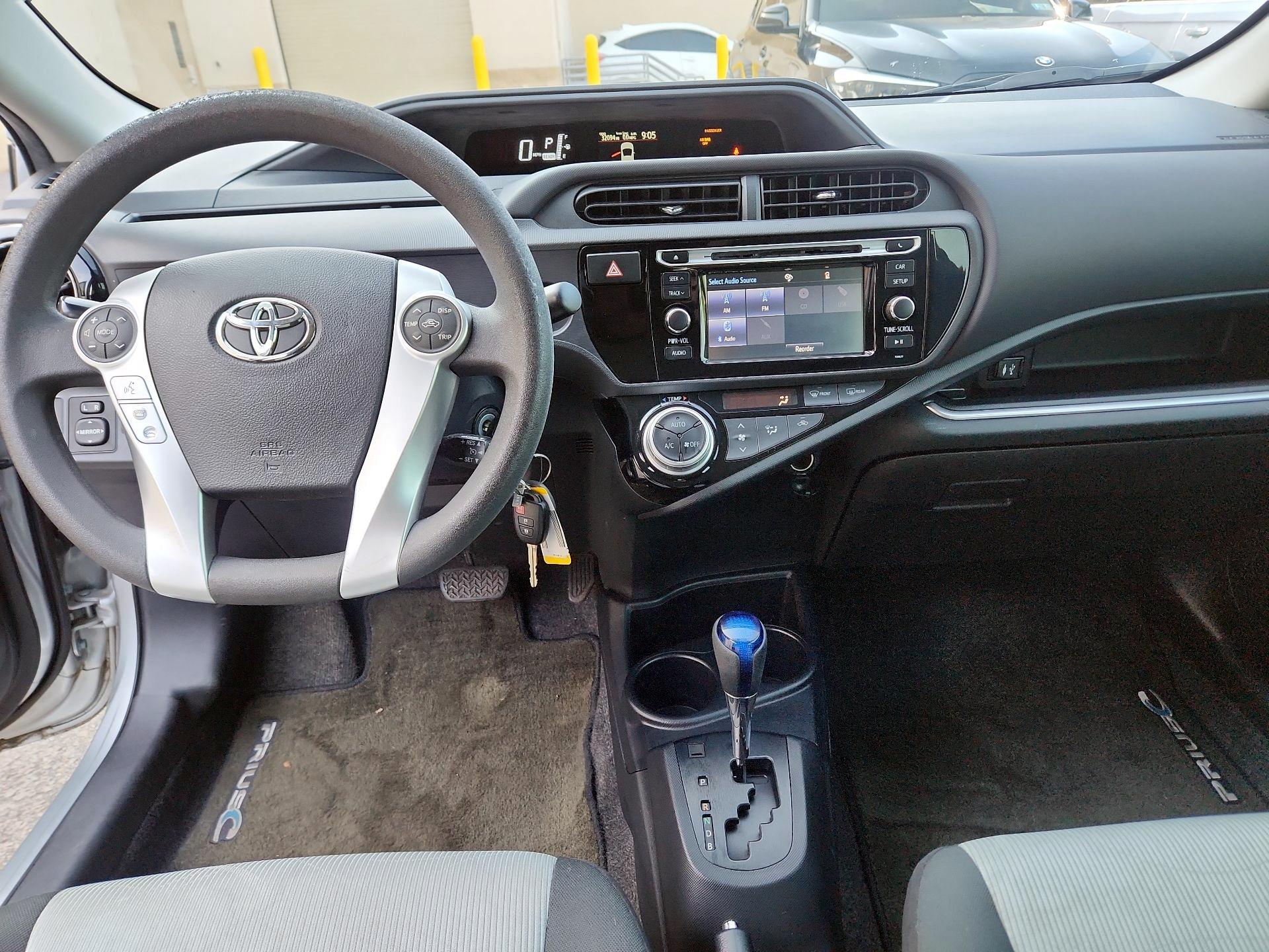 Thumbnail: 2016 Toyota Prius c - 9