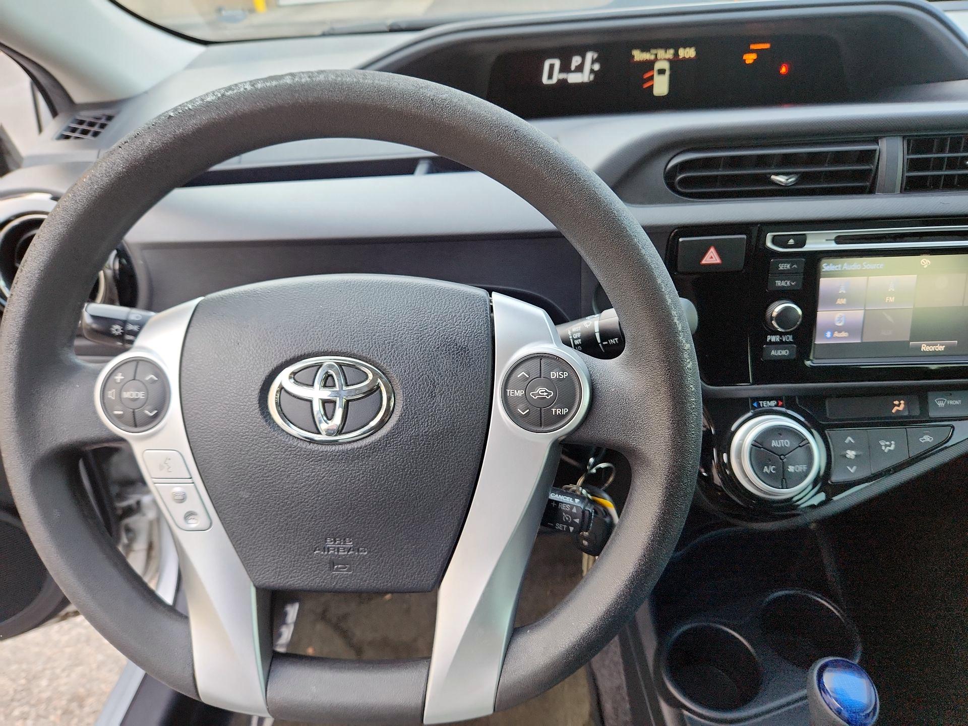 Thumbnail: 2016 Toyota Prius c - 10