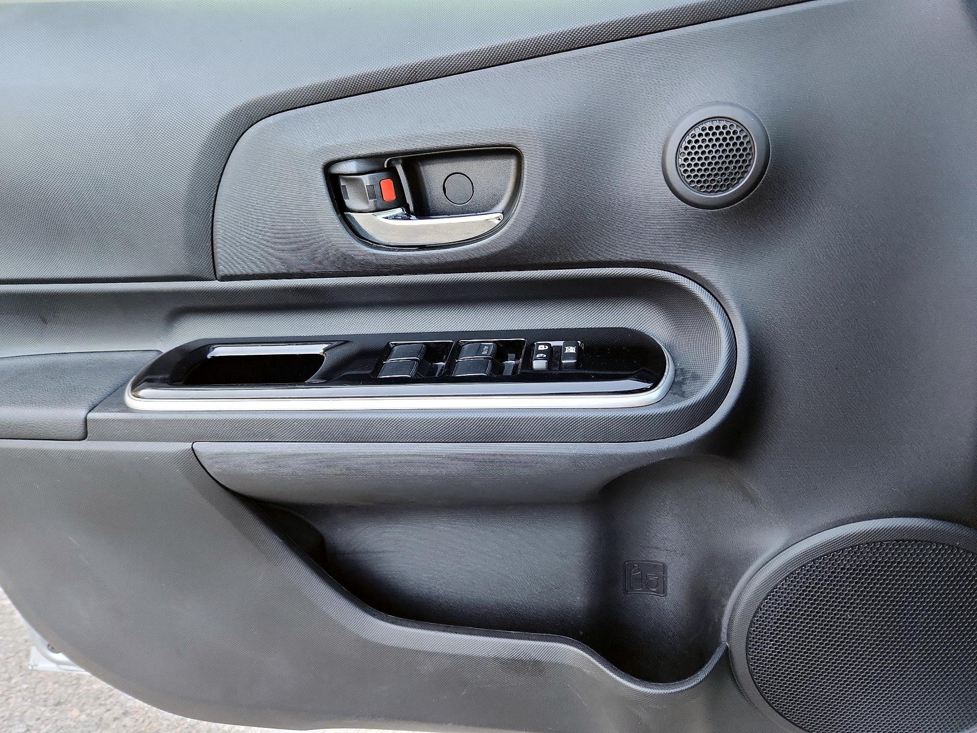Thumbnail: 2016 Toyota Prius c - 12