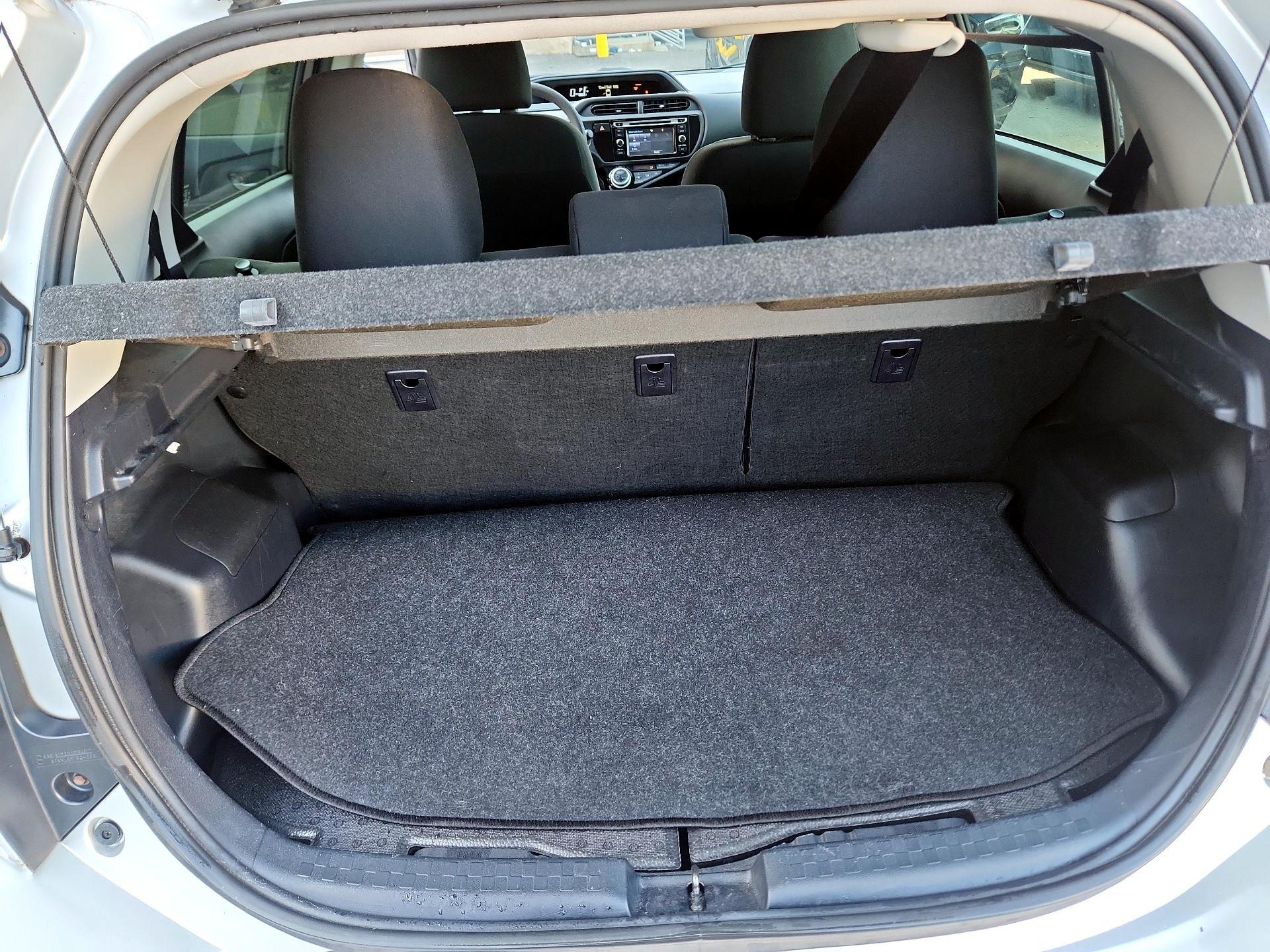 Thumbnail: 2016 Toyota Prius c - 18
