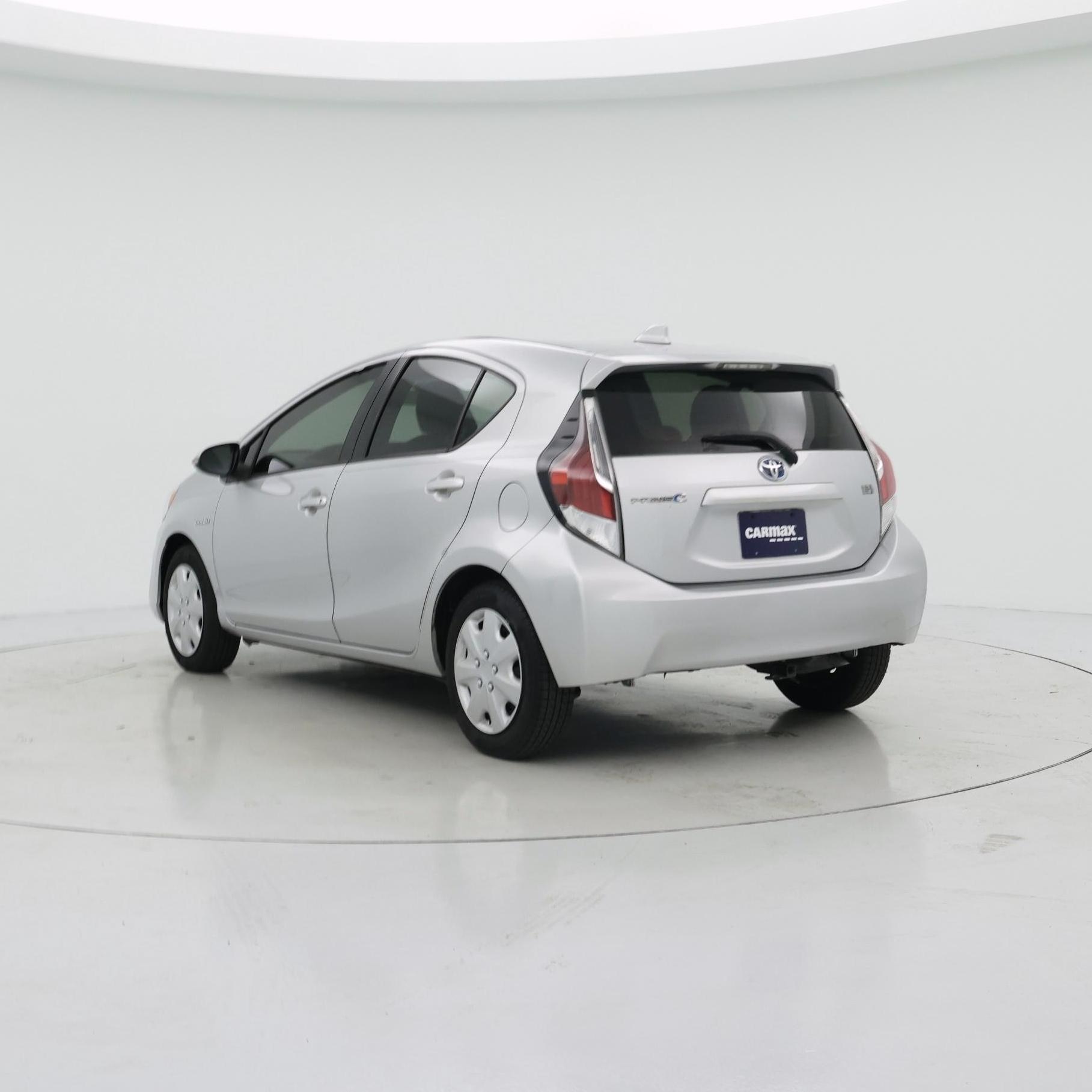 Thumbnail: 2016 Toyota Prius c - 2