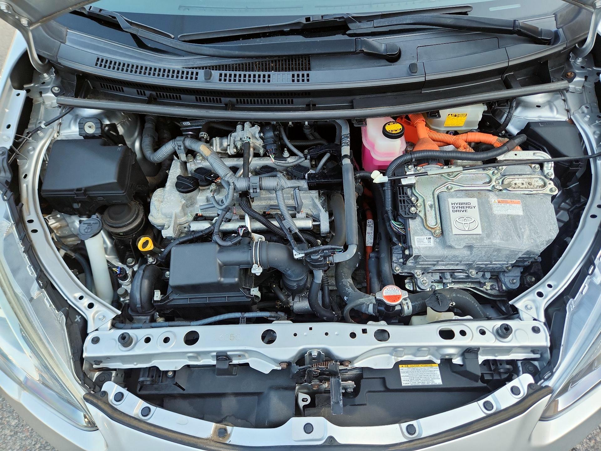 Thumbnail: 2016 Toyota Prius c - 19