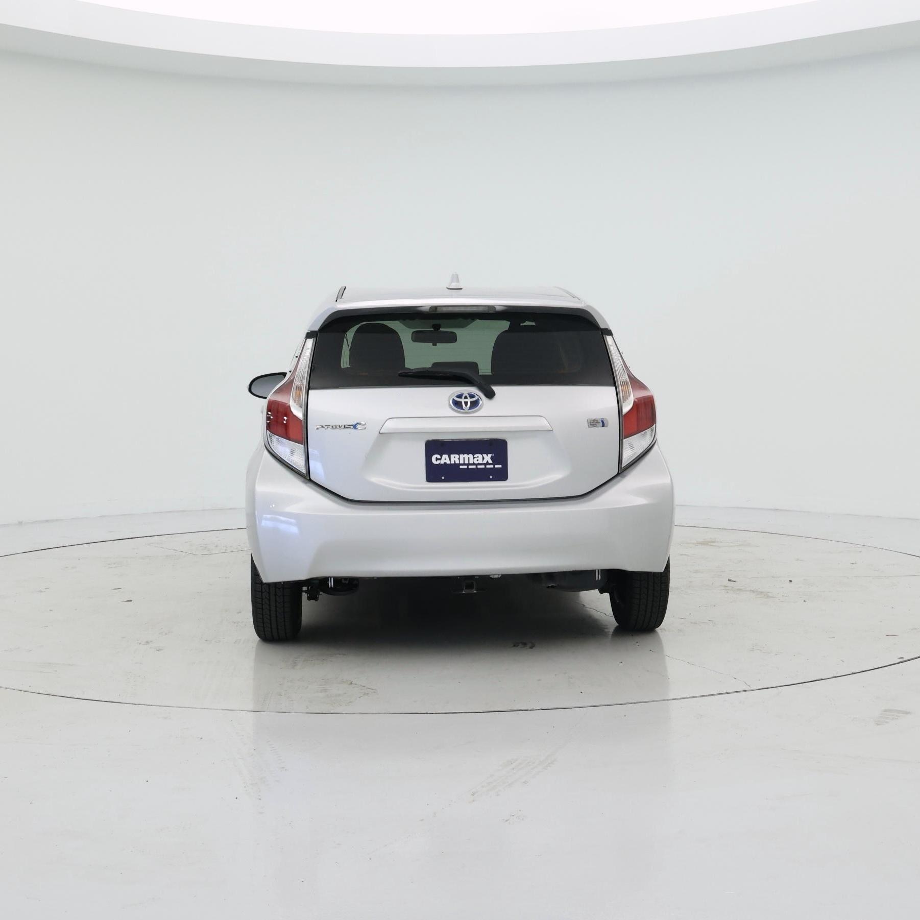 Thumbnail: 2016 Toyota Prius c - 6