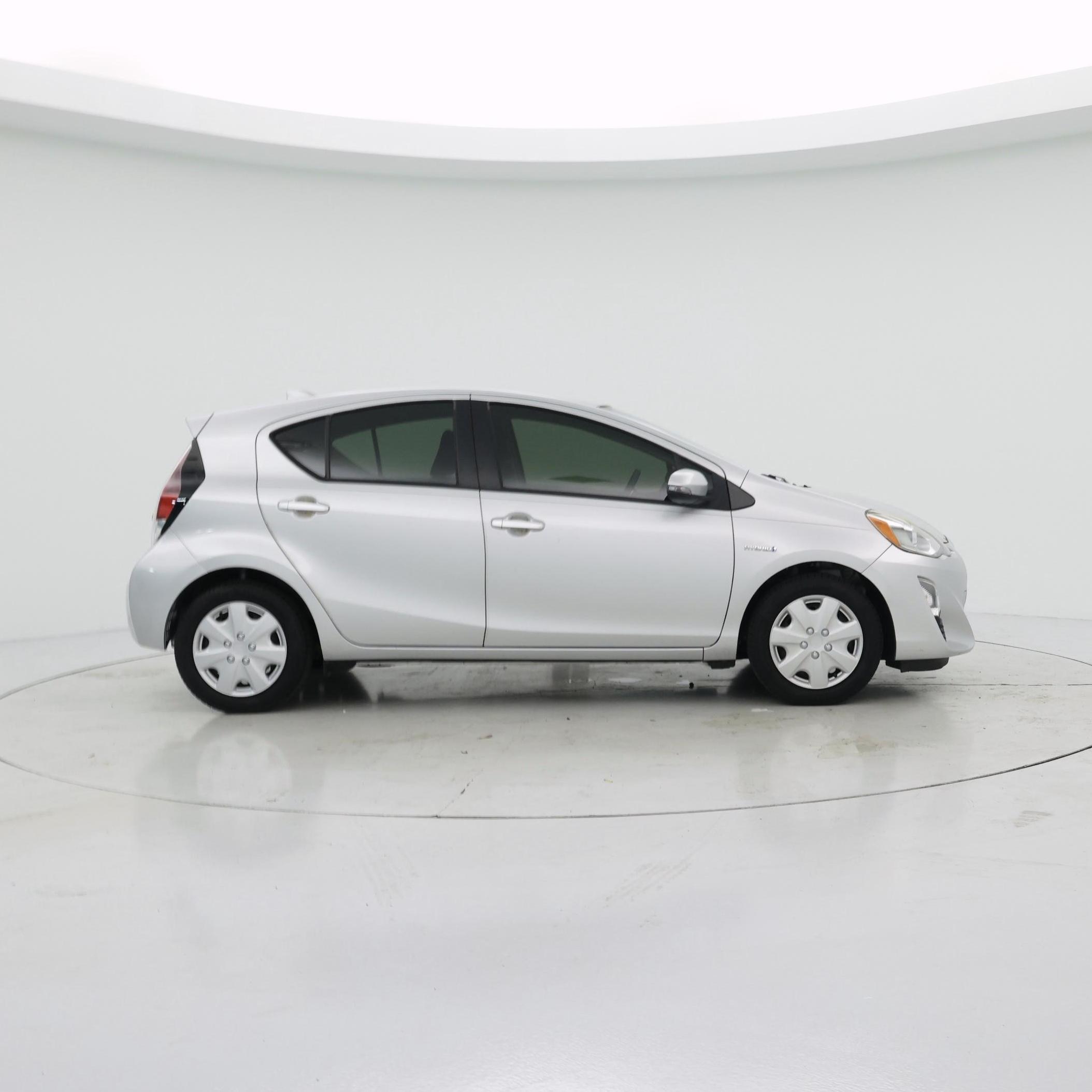 Thumbnail: 2016 Toyota Prius c - 7