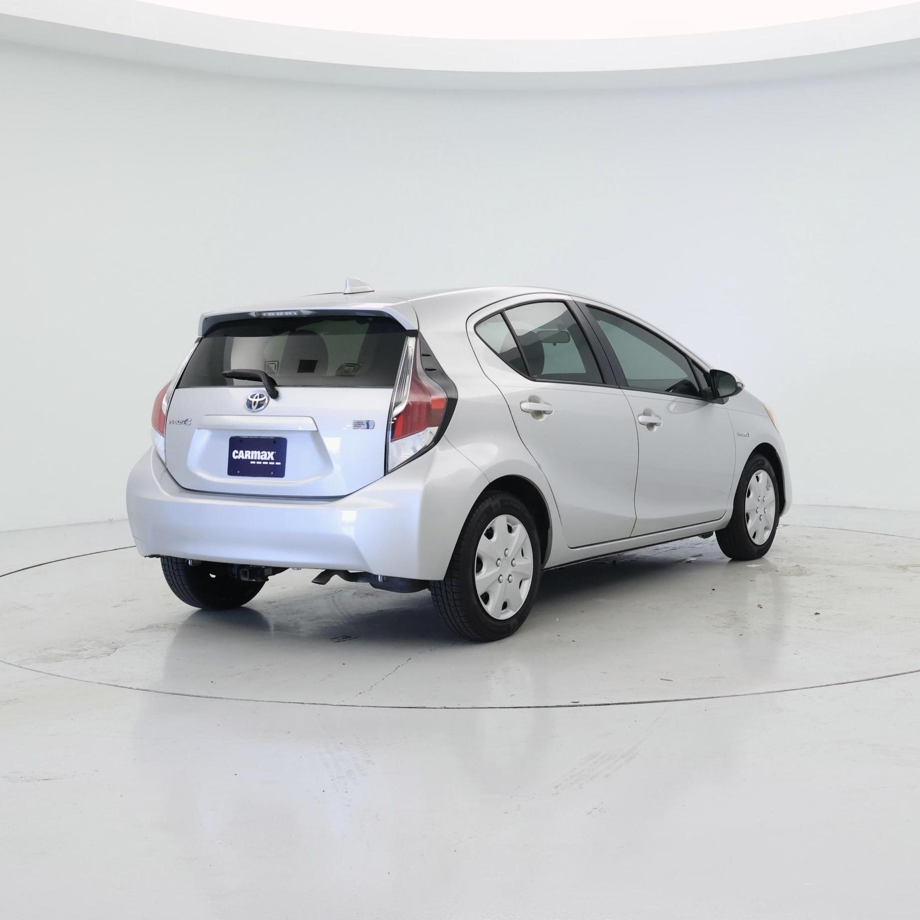 Thumbnail: 2016 Toyota Prius c - 8