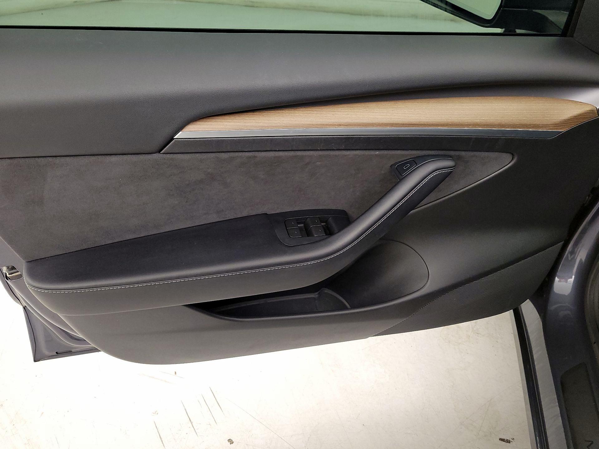 Thumbnail: 2021 Tesla Model 3 - 12