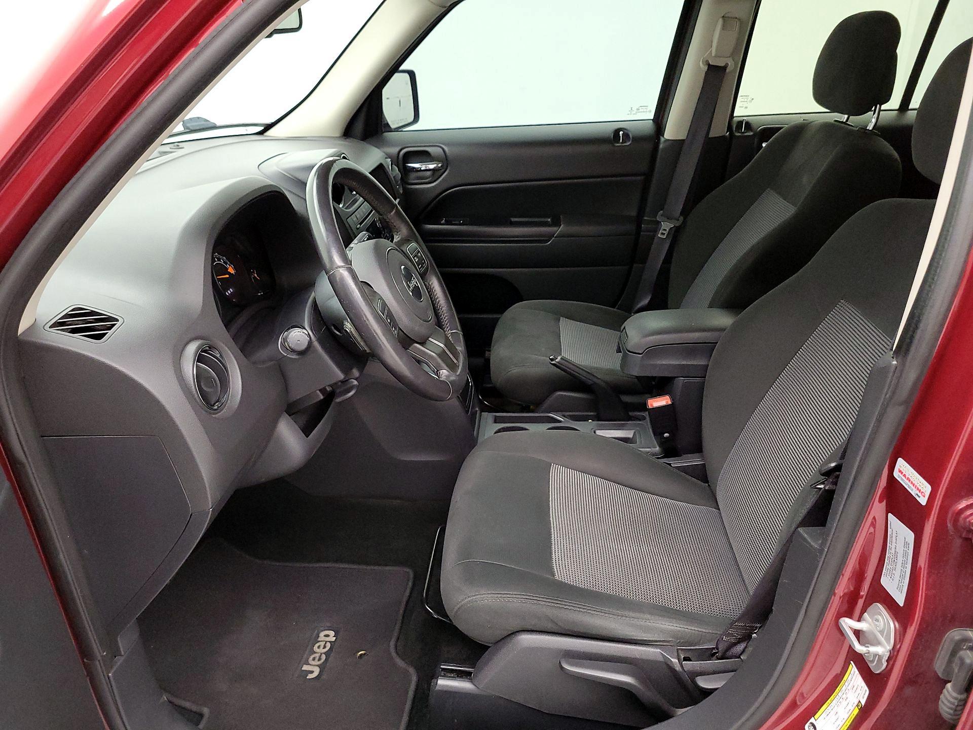 Thumbnail: 2016 Jeep Patriot - 11
