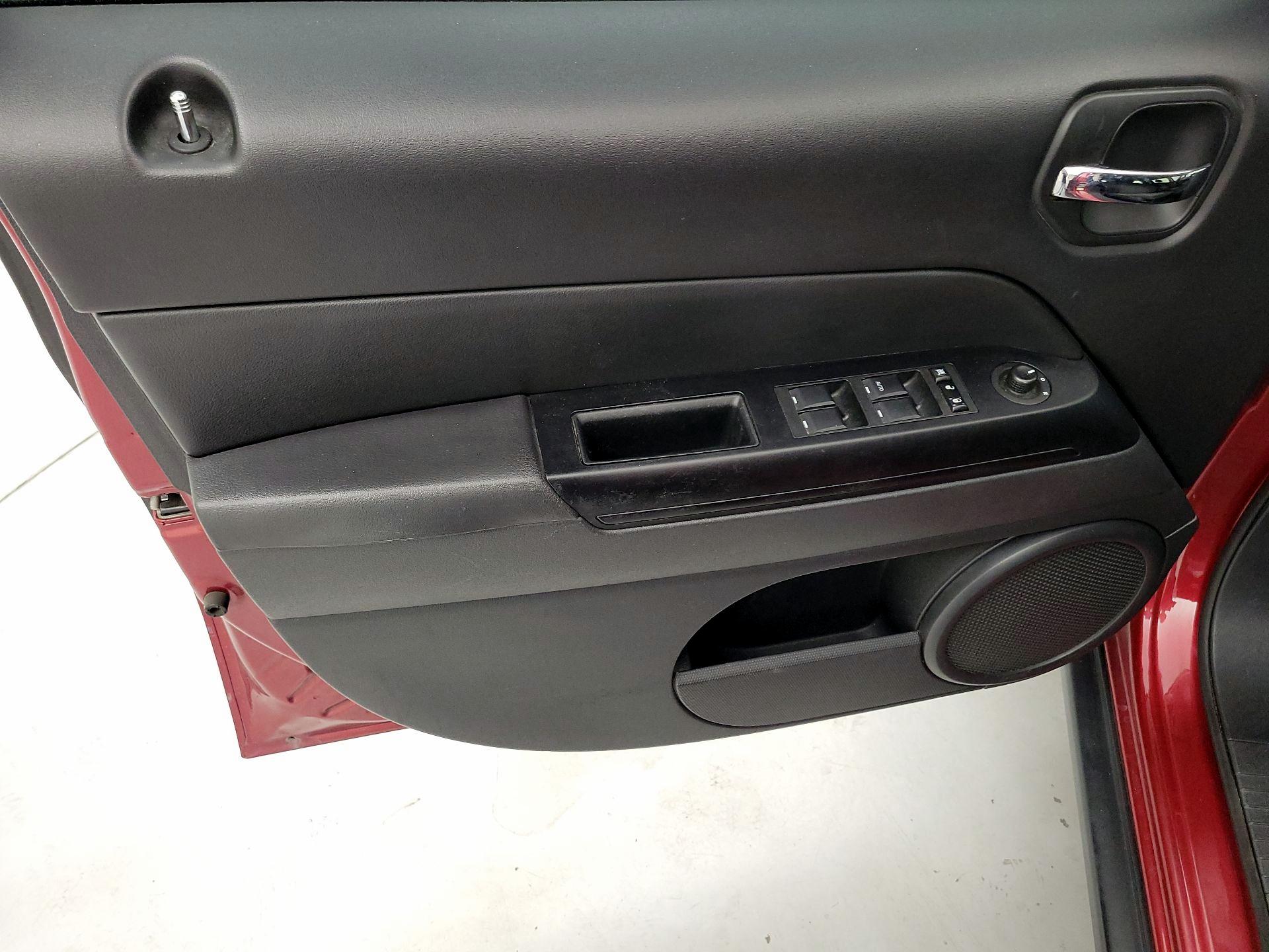 Thumbnail: 2016 Jeep Patriot - 12
