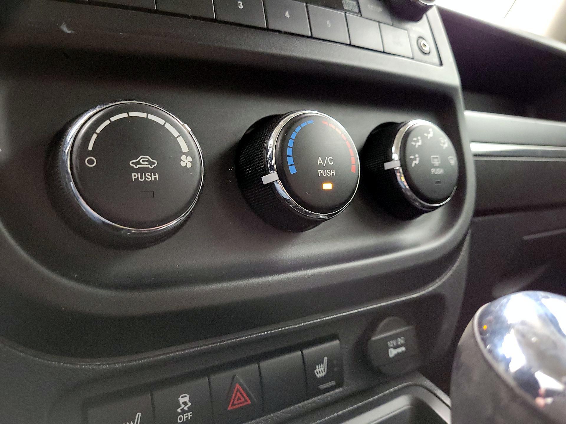 Thumbnail: 2016 Jeep Patriot - 14