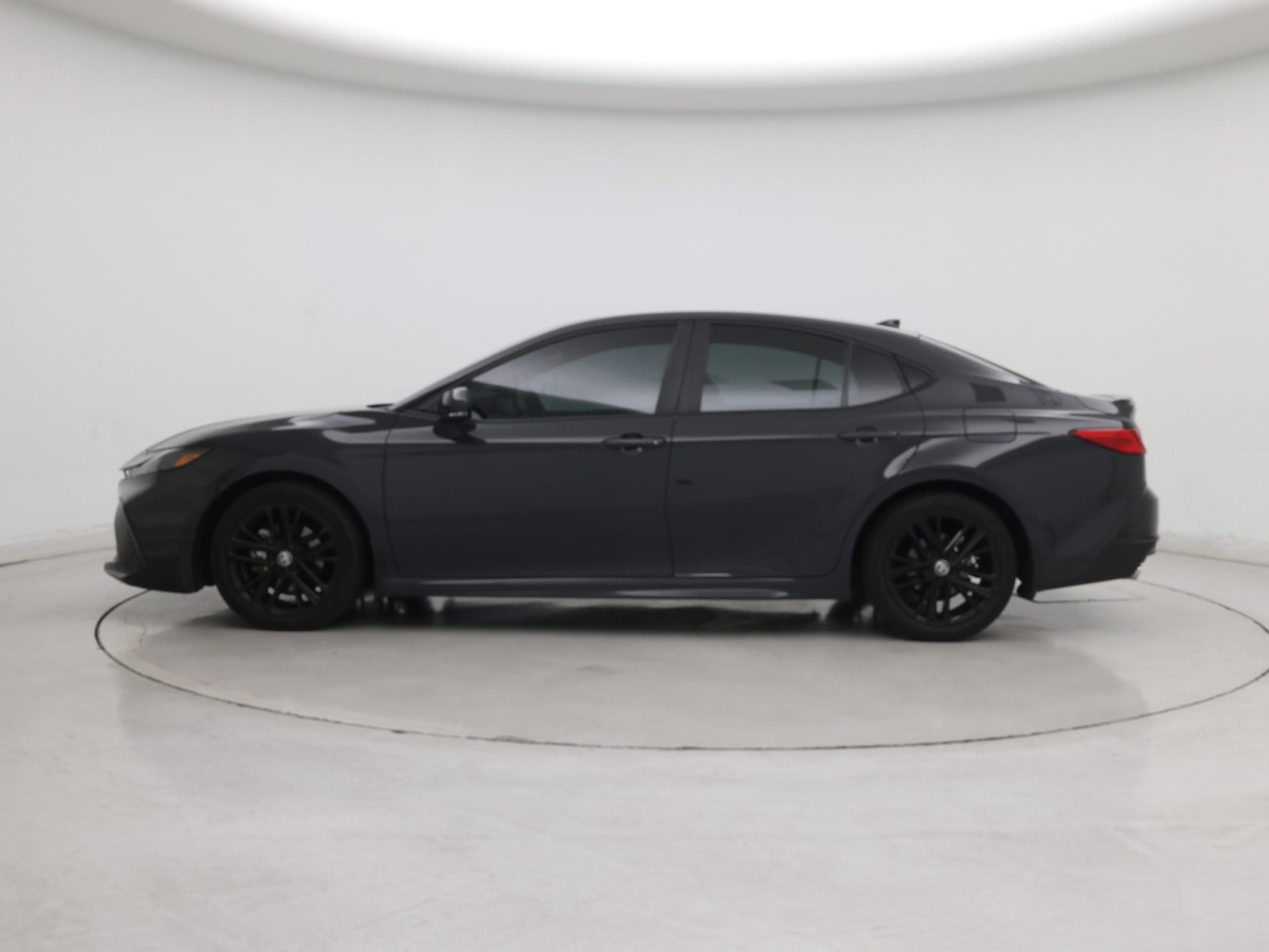 2025 Toyota Camry SE - Photo 4