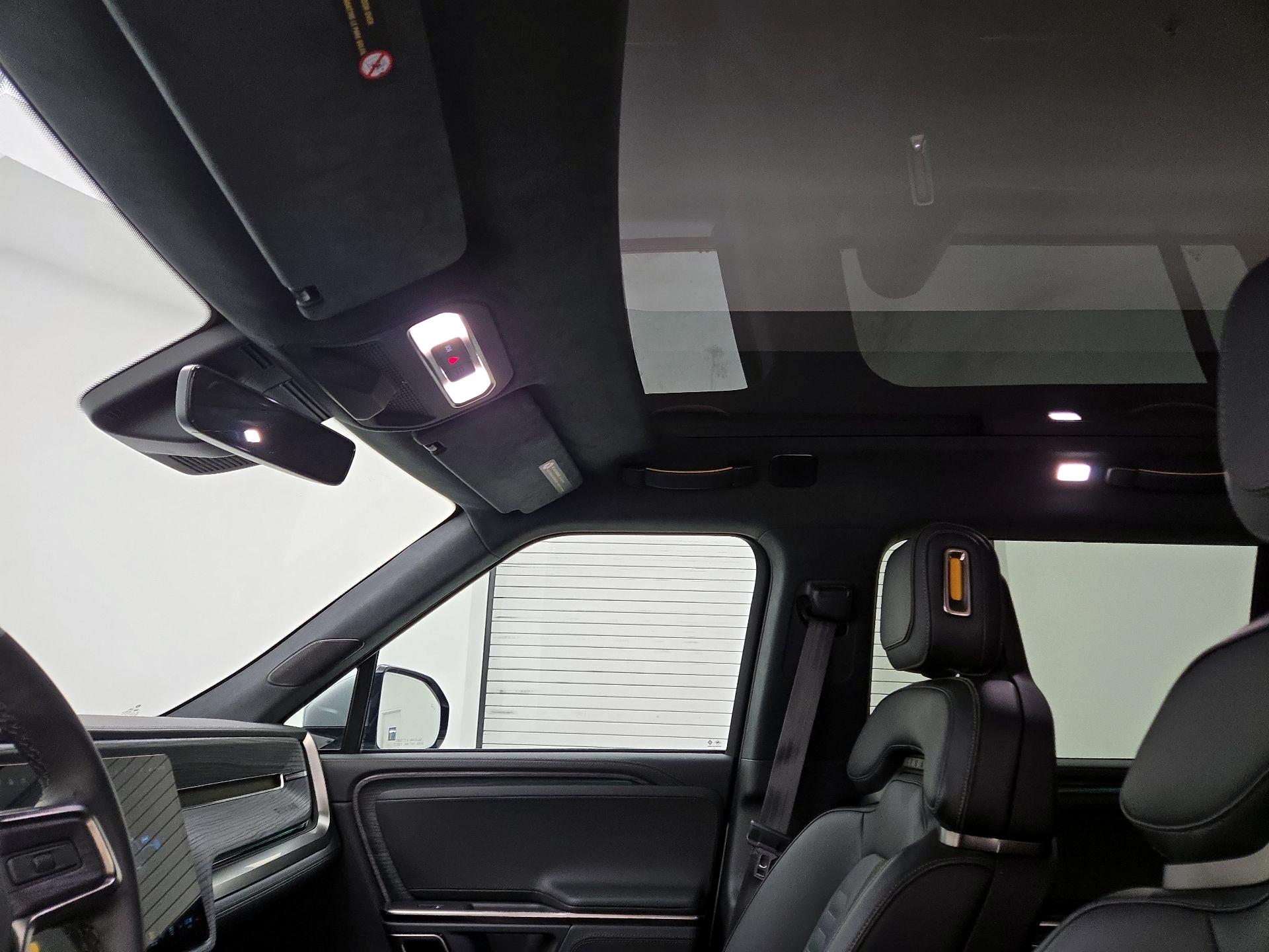 Thumbnail: 2024 Rivian R1S - 17