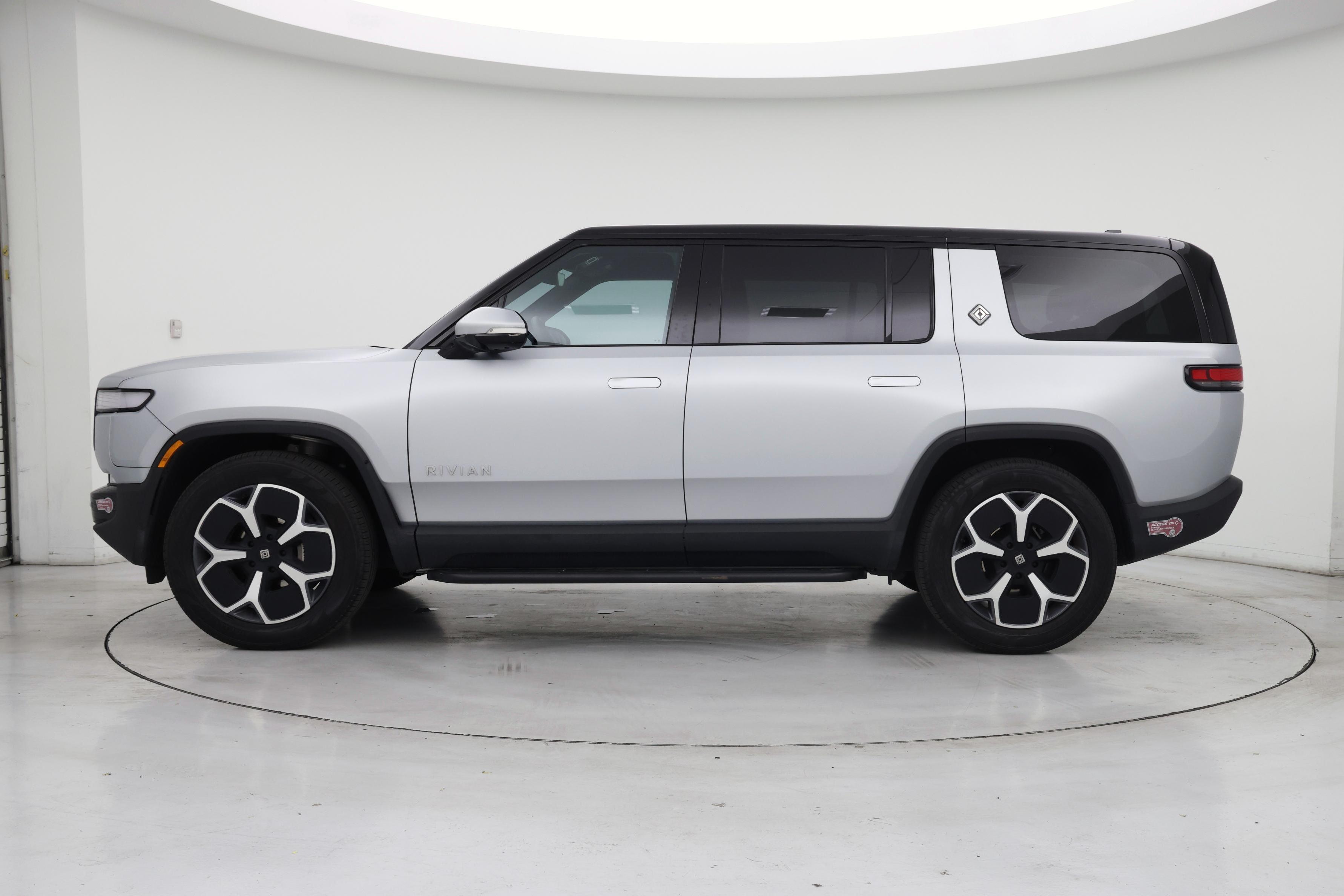 Thumbnail: 2024 Rivian R1S - 3