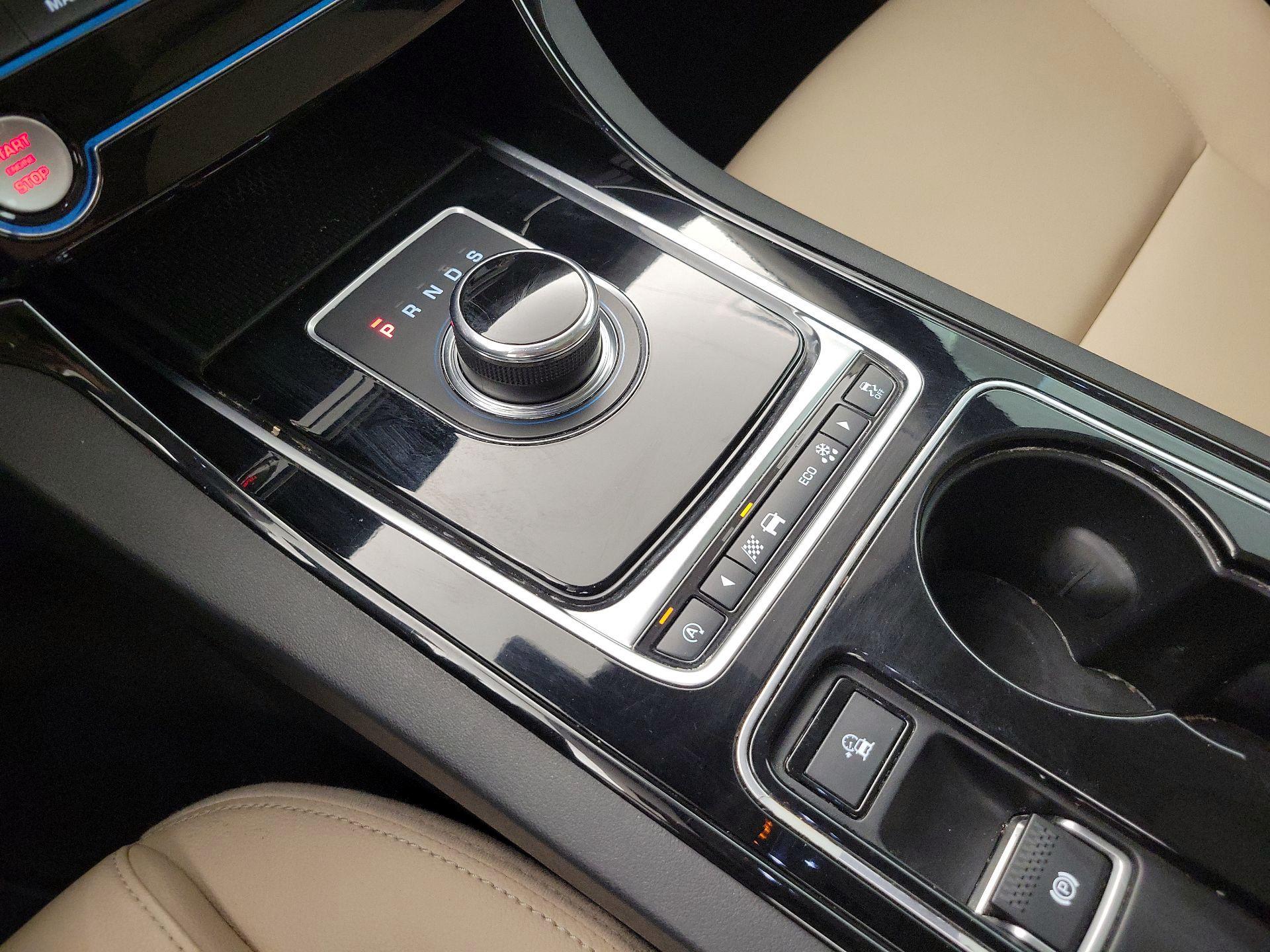 Thumbnail: 2017 Jaguar XE - 18