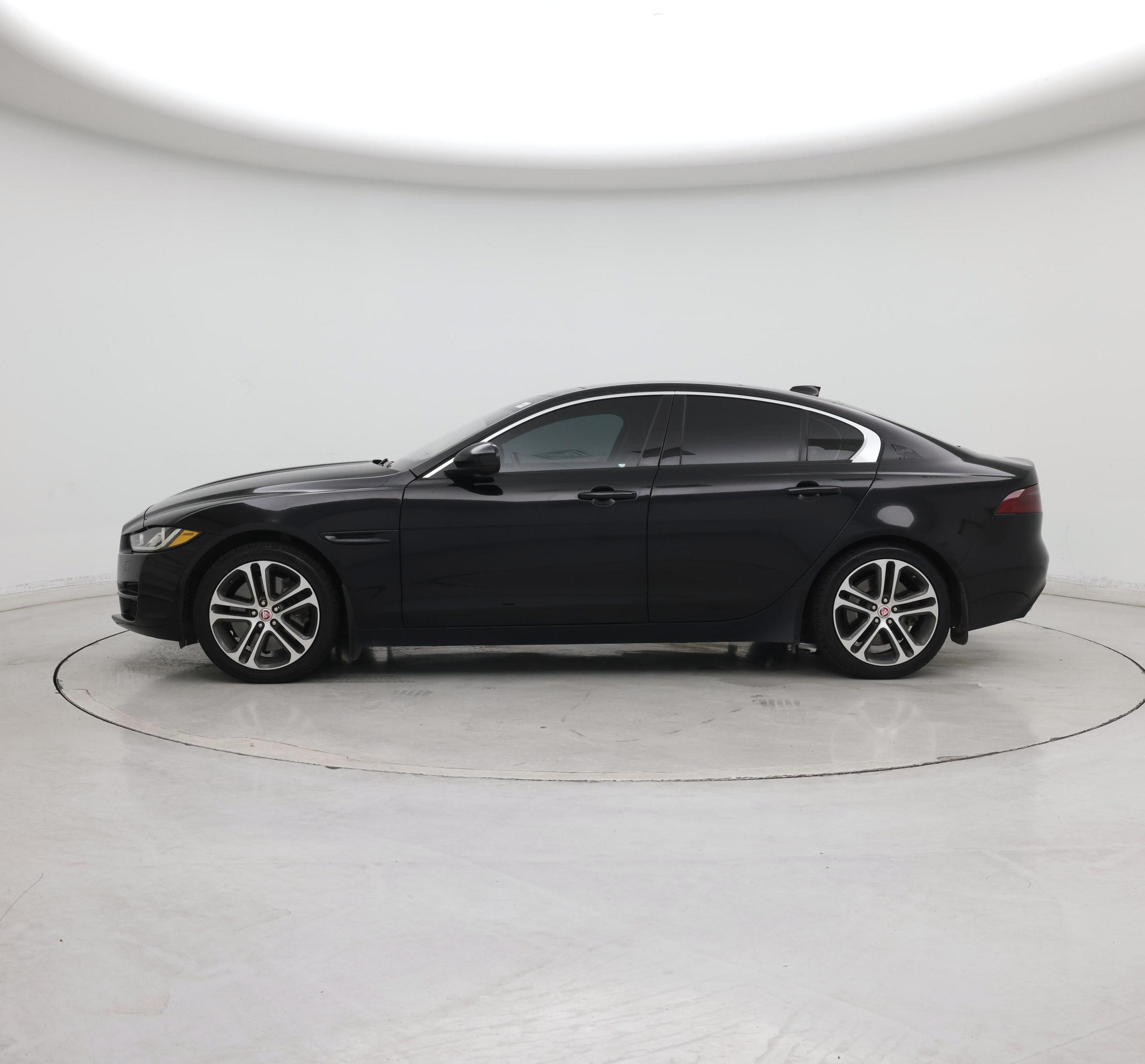 Thumbnail: 2017 Jaguar XE - 3