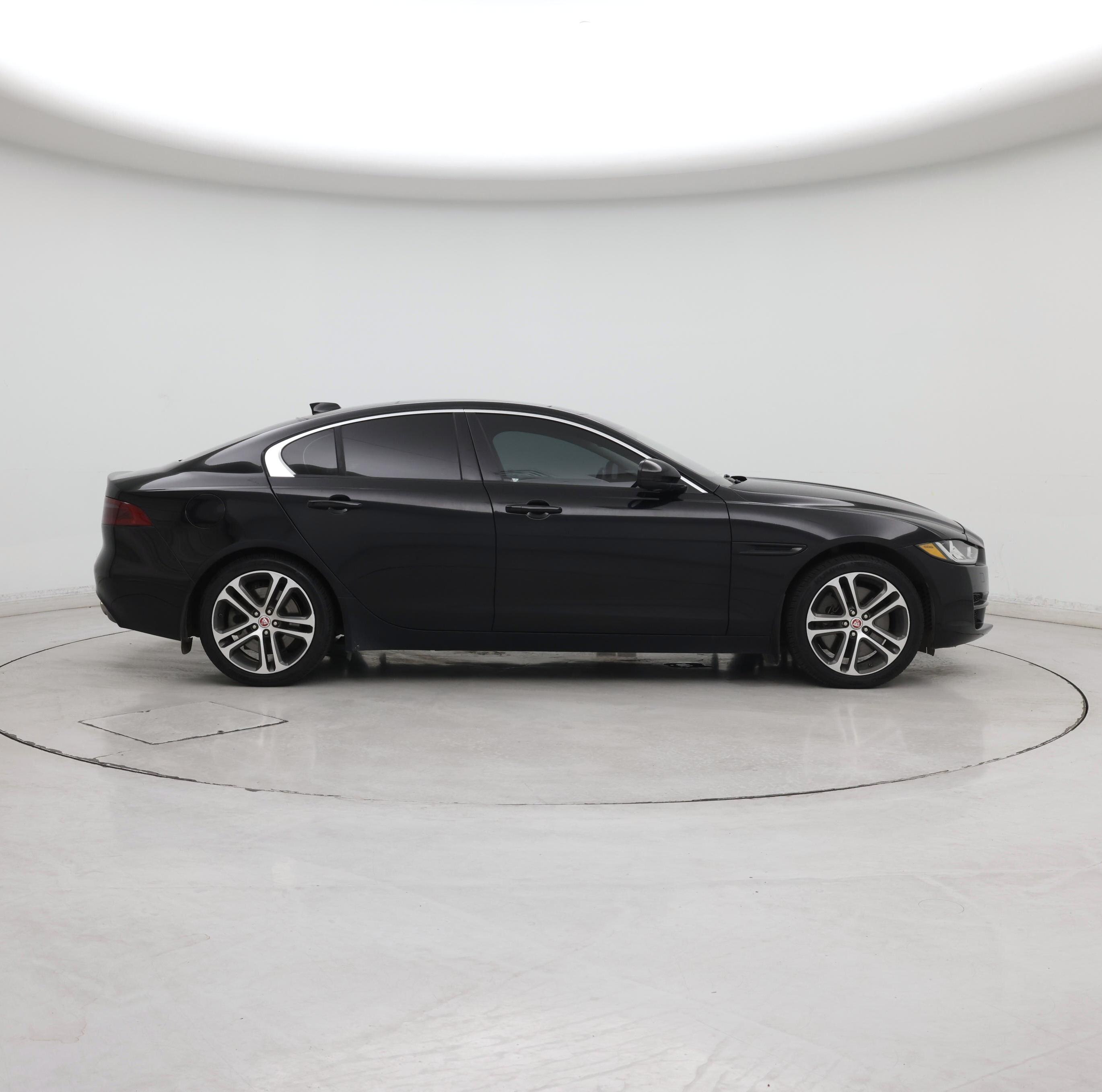 Thumbnail: 2017 Jaguar XE - 7
