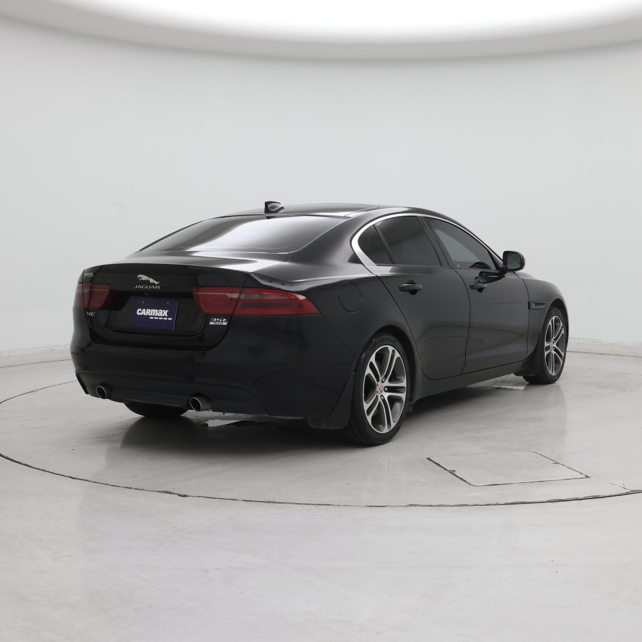 Thumbnail: 2017 Jaguar XE - 8