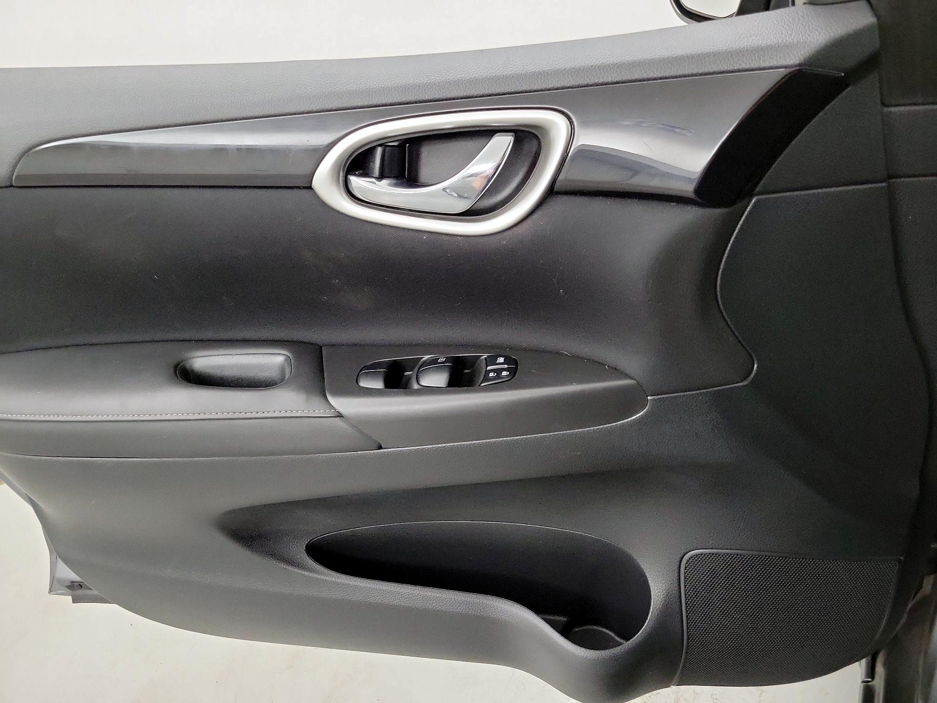 Thumbnail: 2019 Nissan Sentra - 12
