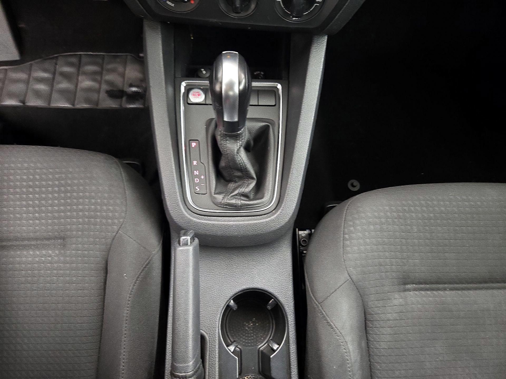 Thumbnail: 2015 Volkswagen Jetta - 16