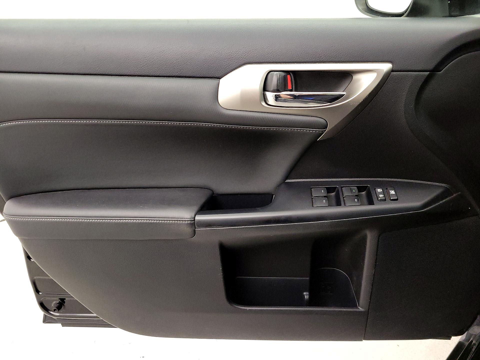 Thumbnail: 2015 Lexus CT - 12