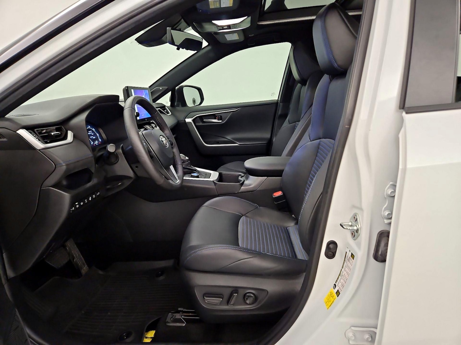 2024 Toyota RAV4 XSE - Photo 10