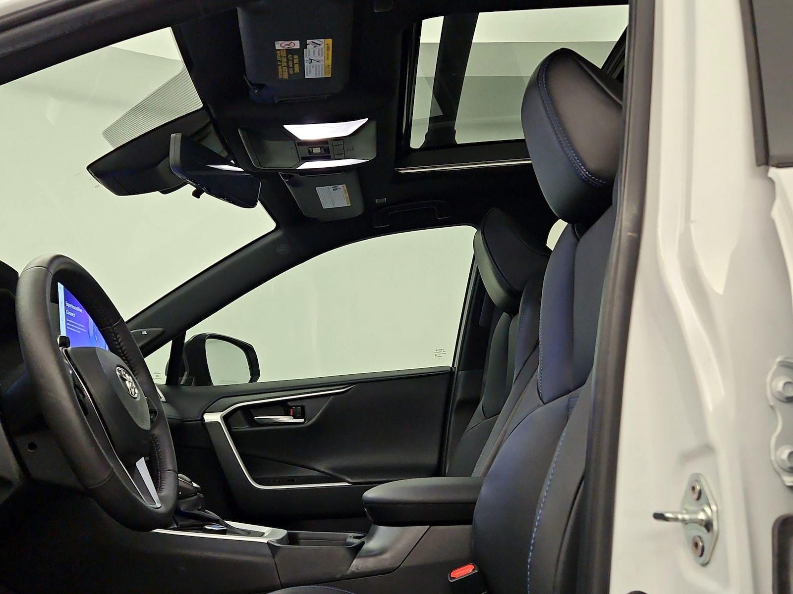 2024 Toyota RAV4 XSE - Photo 18