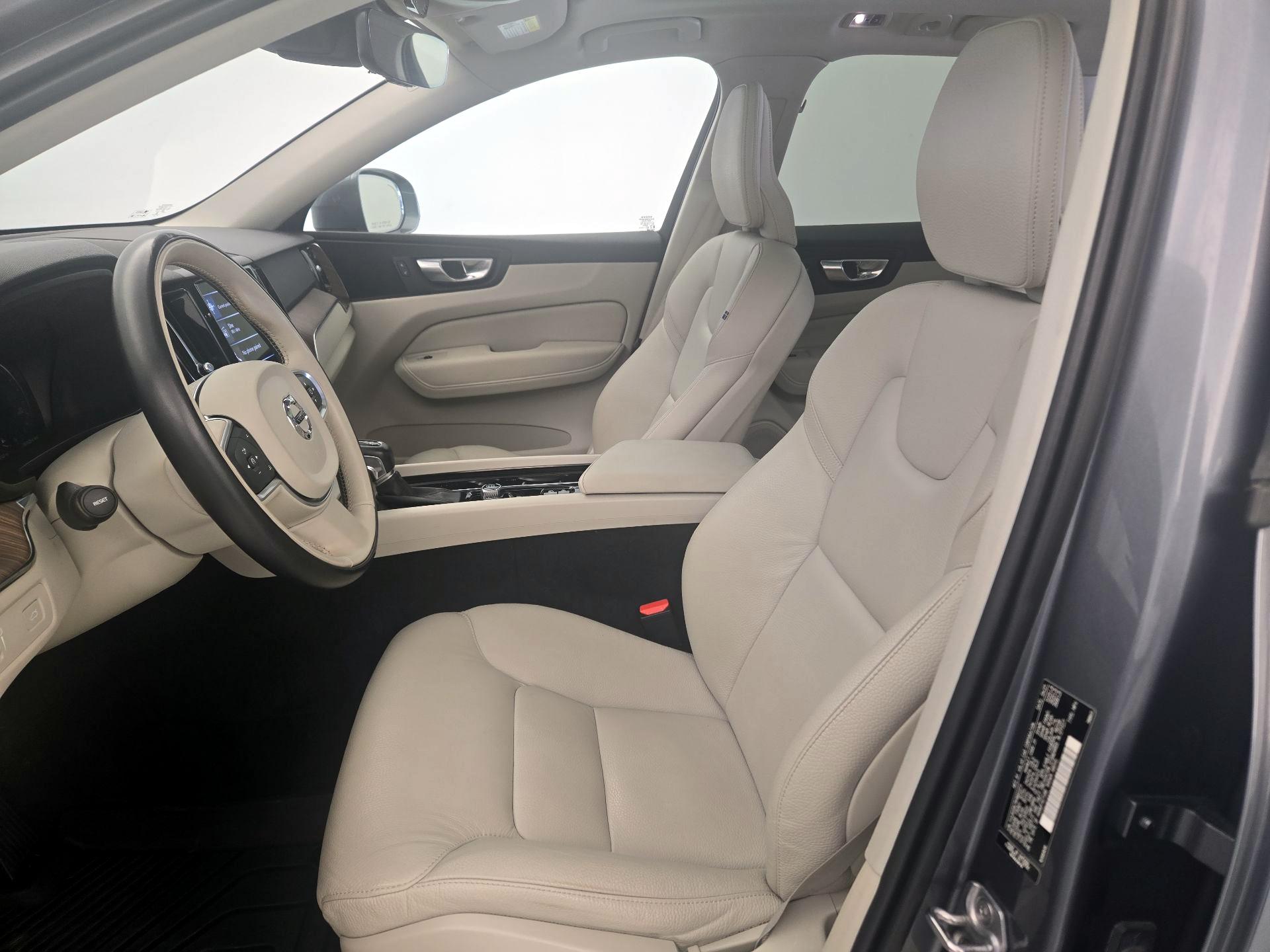 Thumbnail: 2021 Volvo XC60 - 11