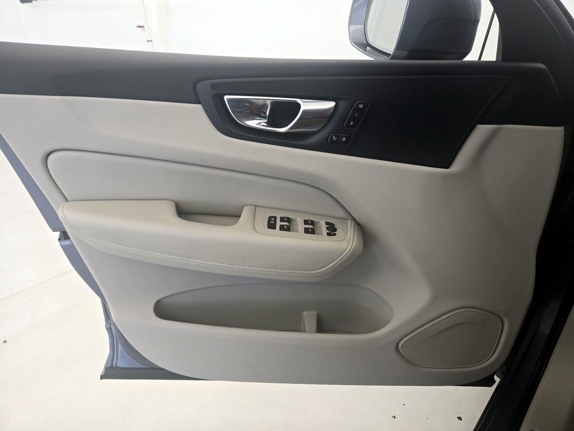 Thumbnail: 2021 Volvo XC60 - 12