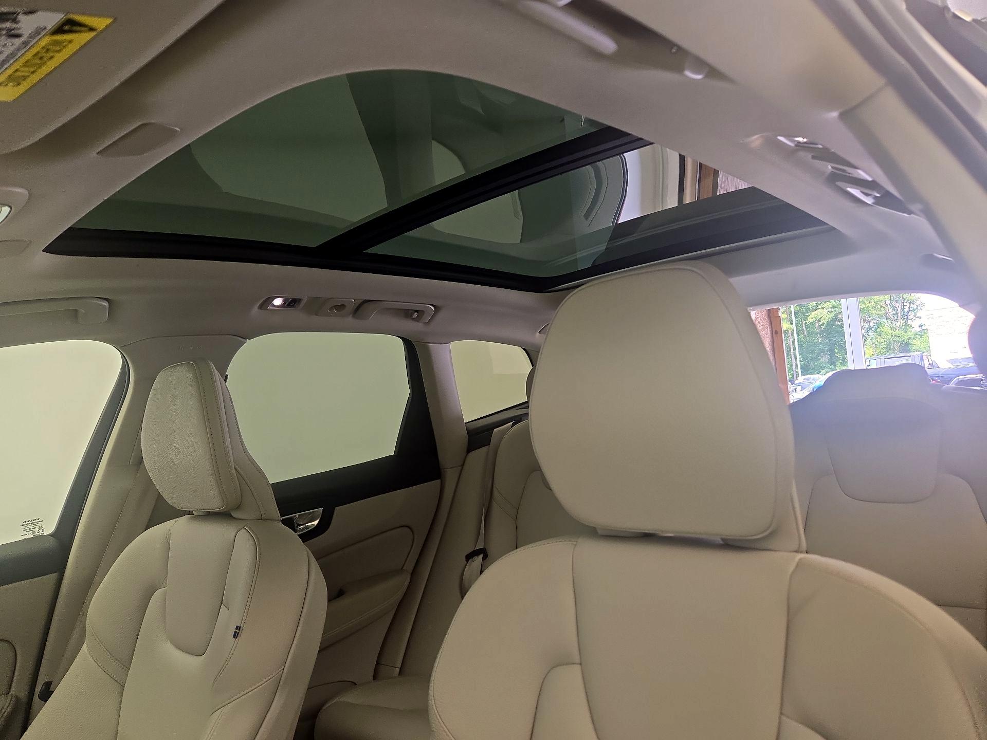 Thumbnail: 2021 Volvo XC60 - 17