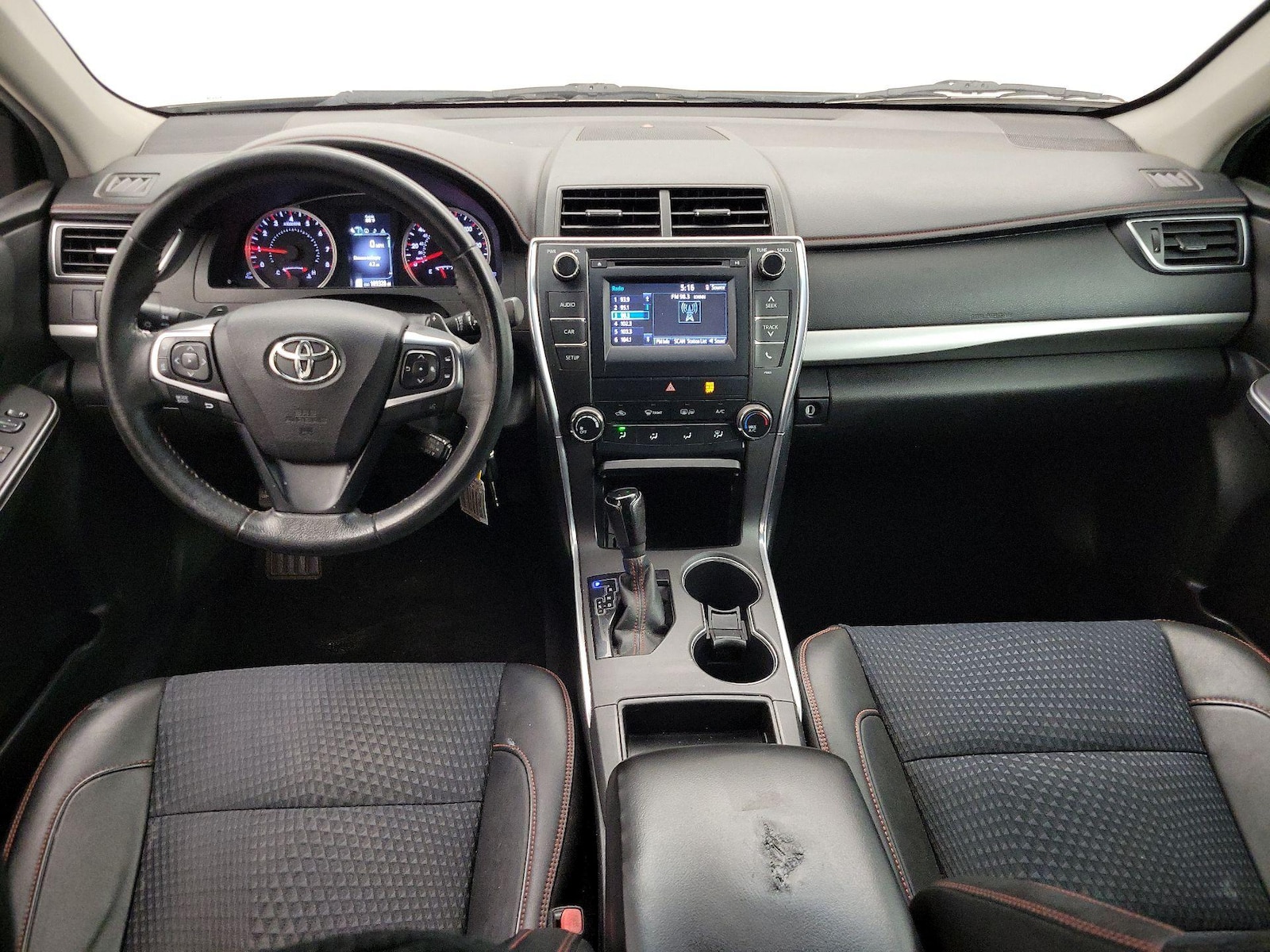 2015 Toyota Camry SE - Photo 10