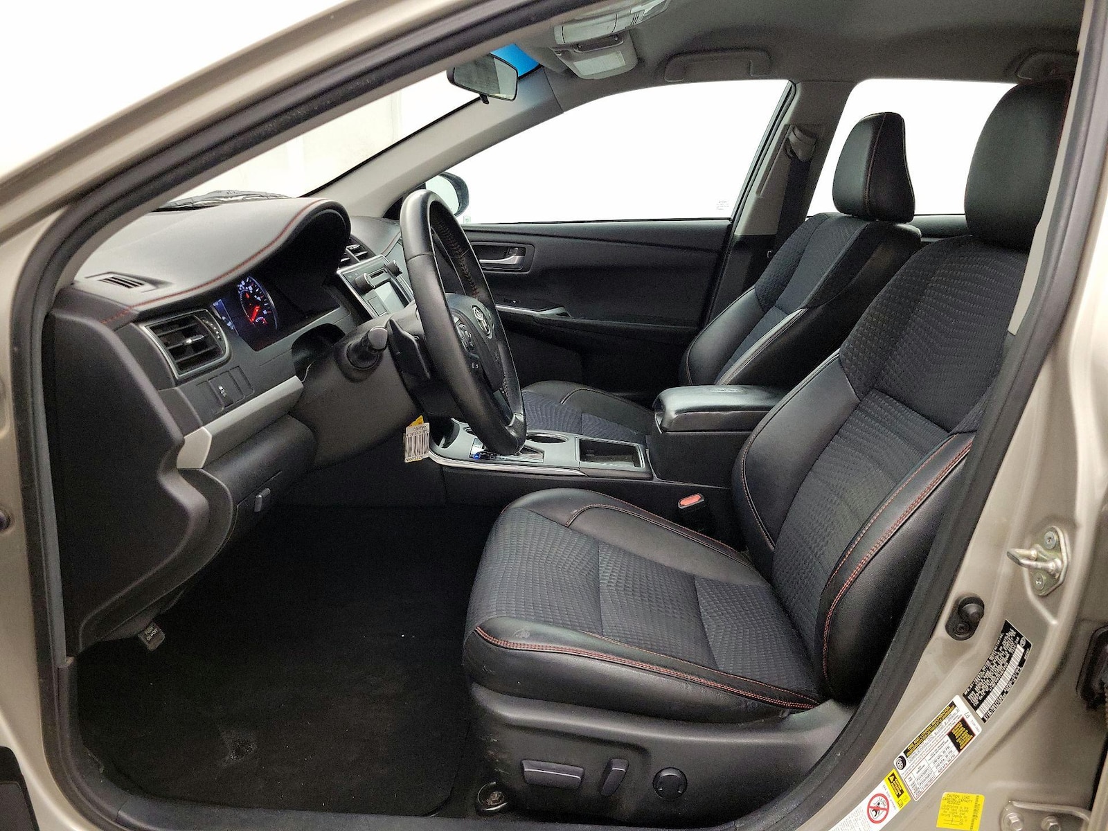 2015 Toyota Camry SE - Photo 12