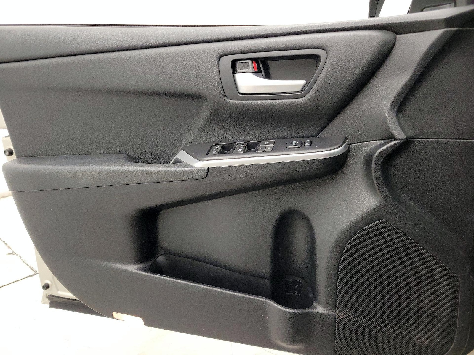 2015 Toyota Camry SE - Photo 13