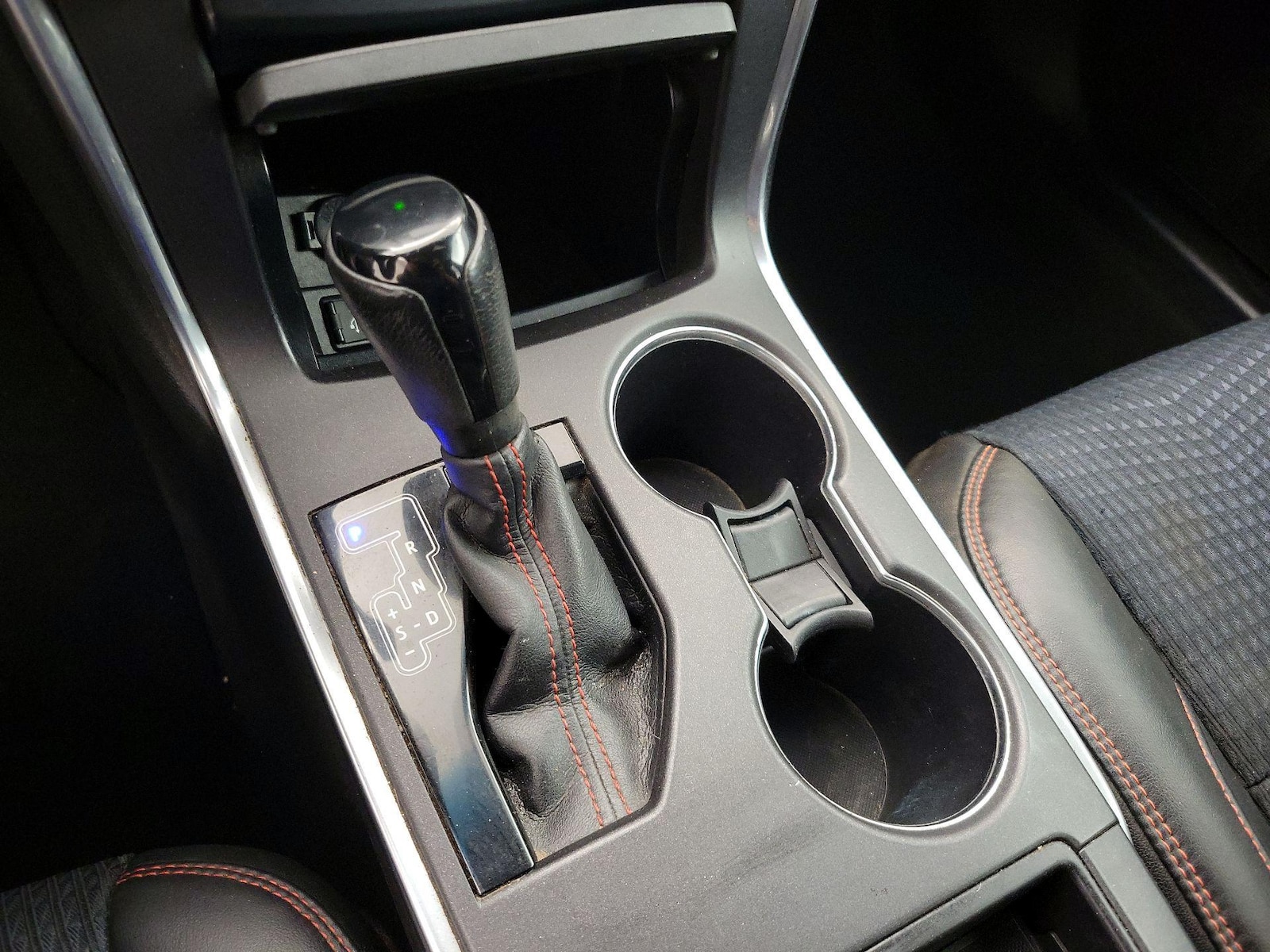 2015 Toyota Camry SE - Photo 18