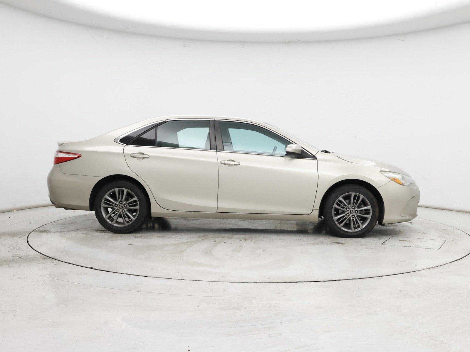 2015 Toyota Camry SE - Photo 8
