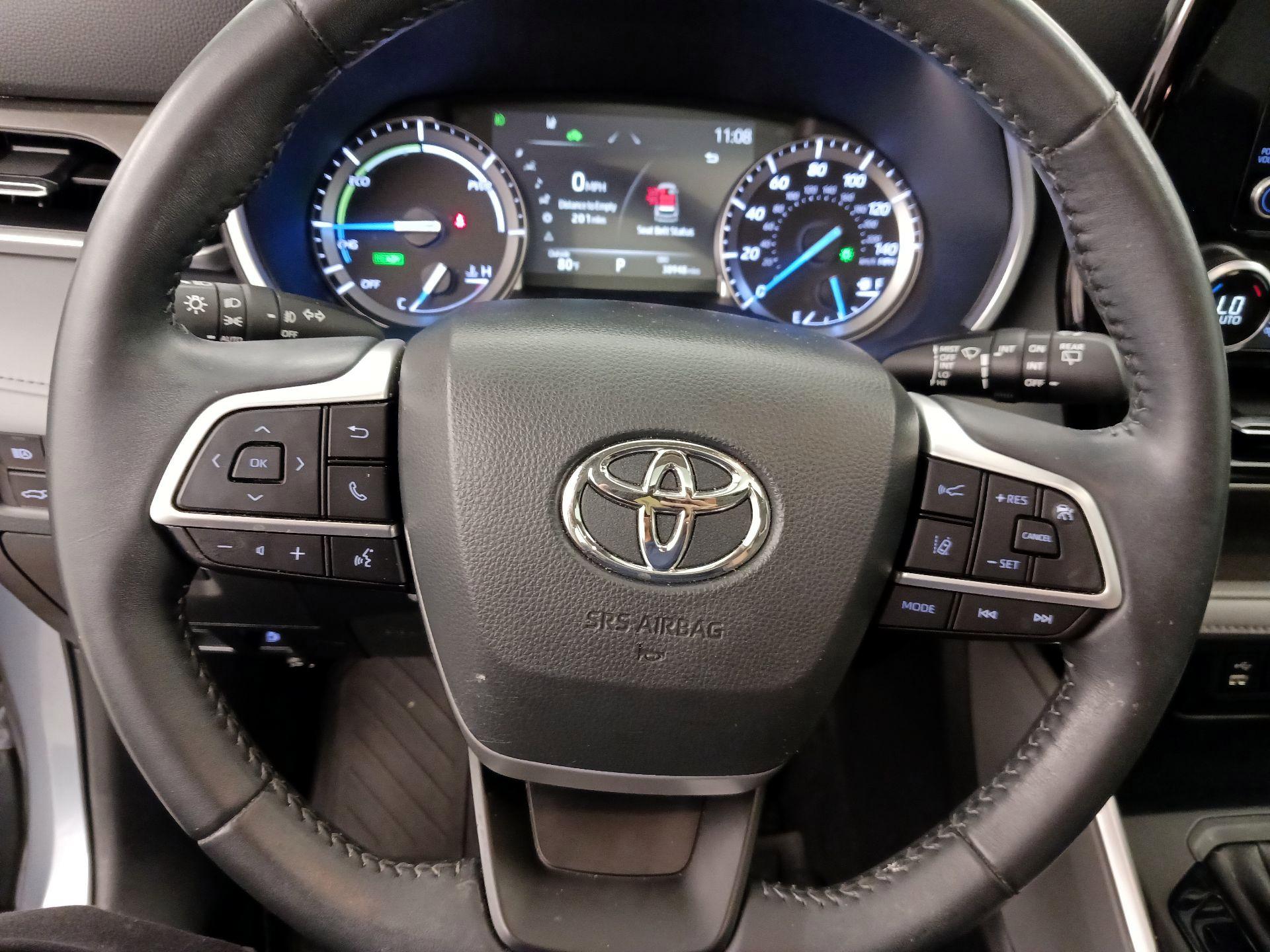 Thumbnail: 2022 Toyota Highlander - 10