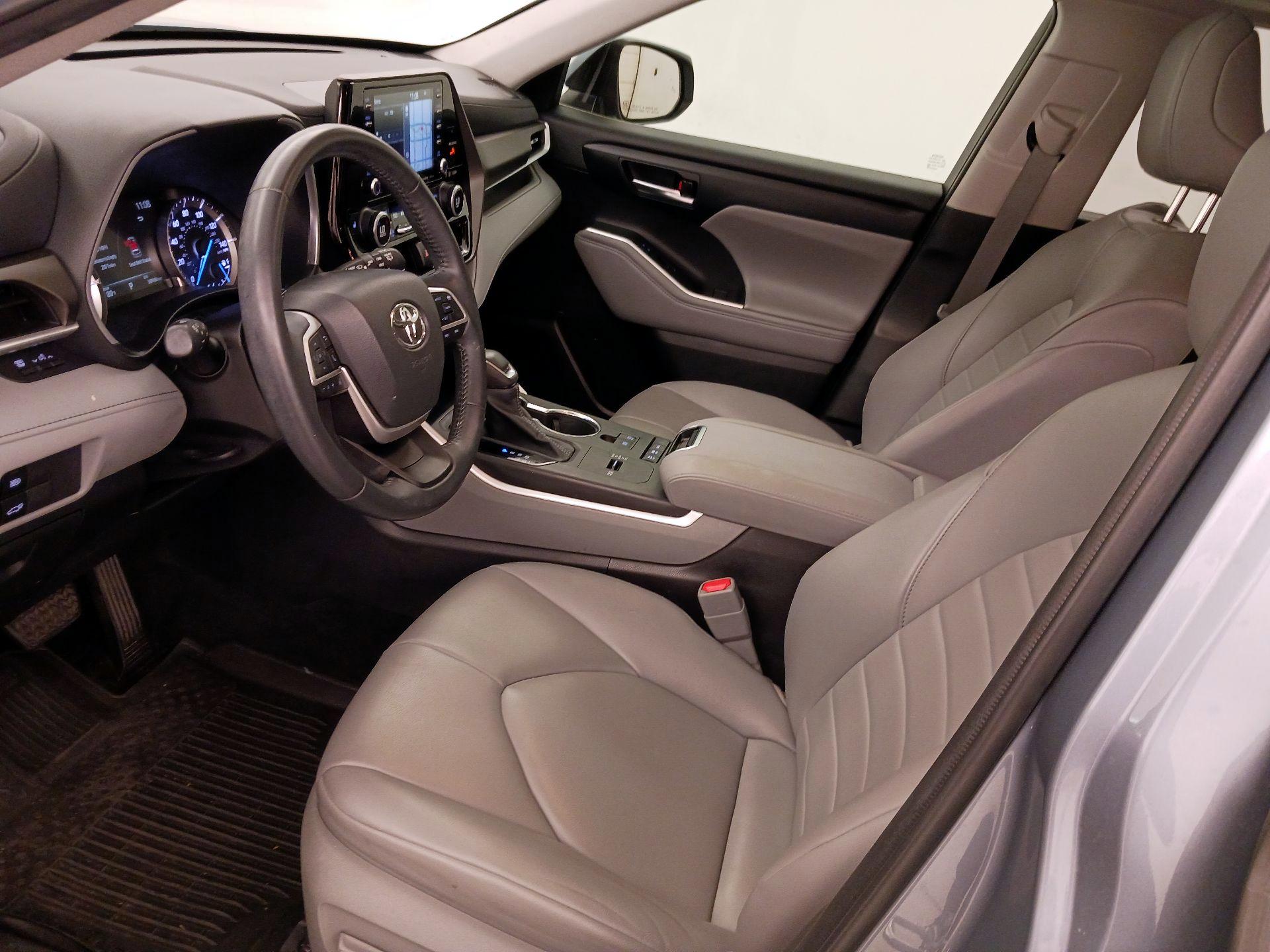 Thumbnail: 2022 Toyota Highlander - 11