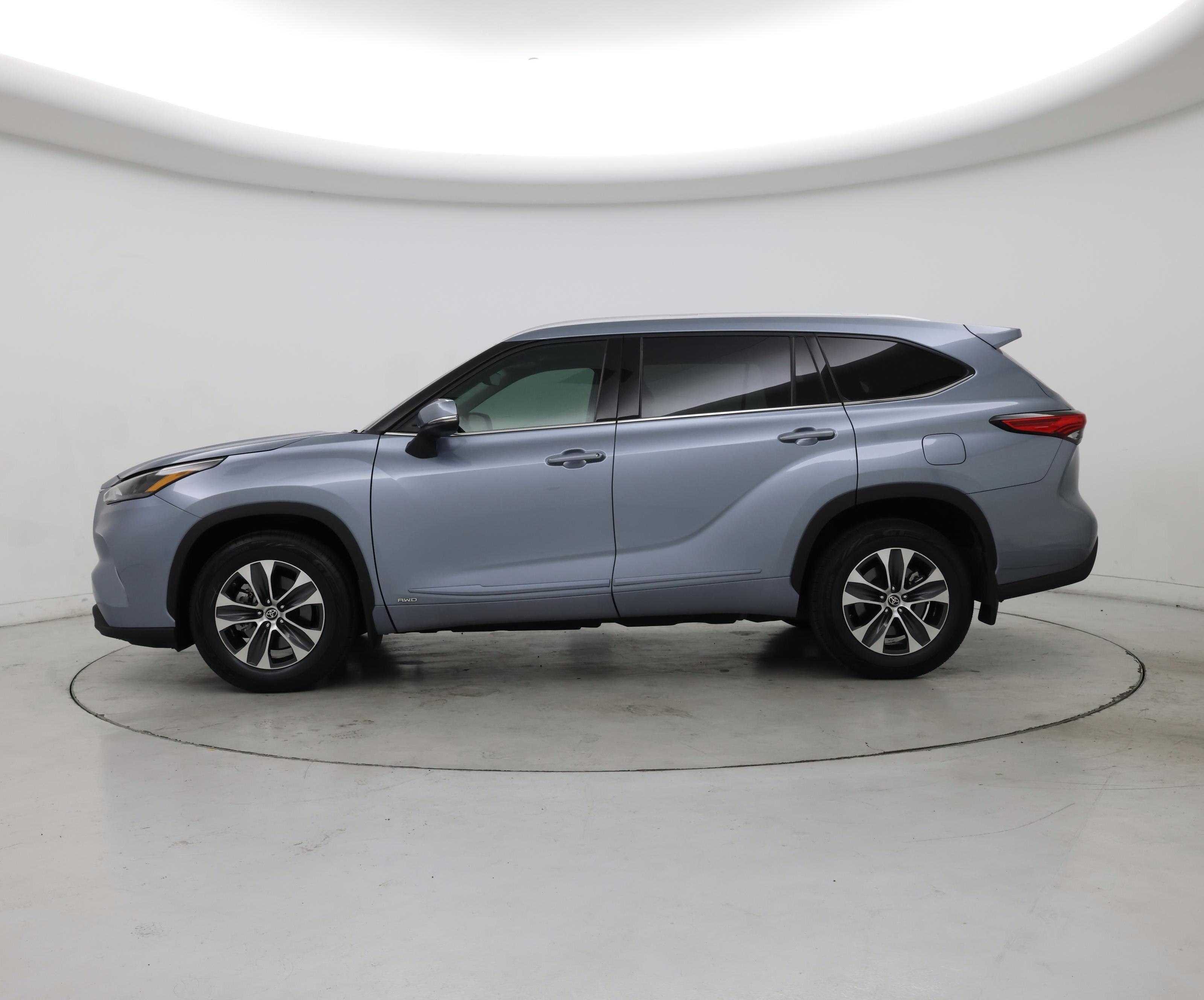 Thumbnail: 2022 Toyota Highlander - 3
