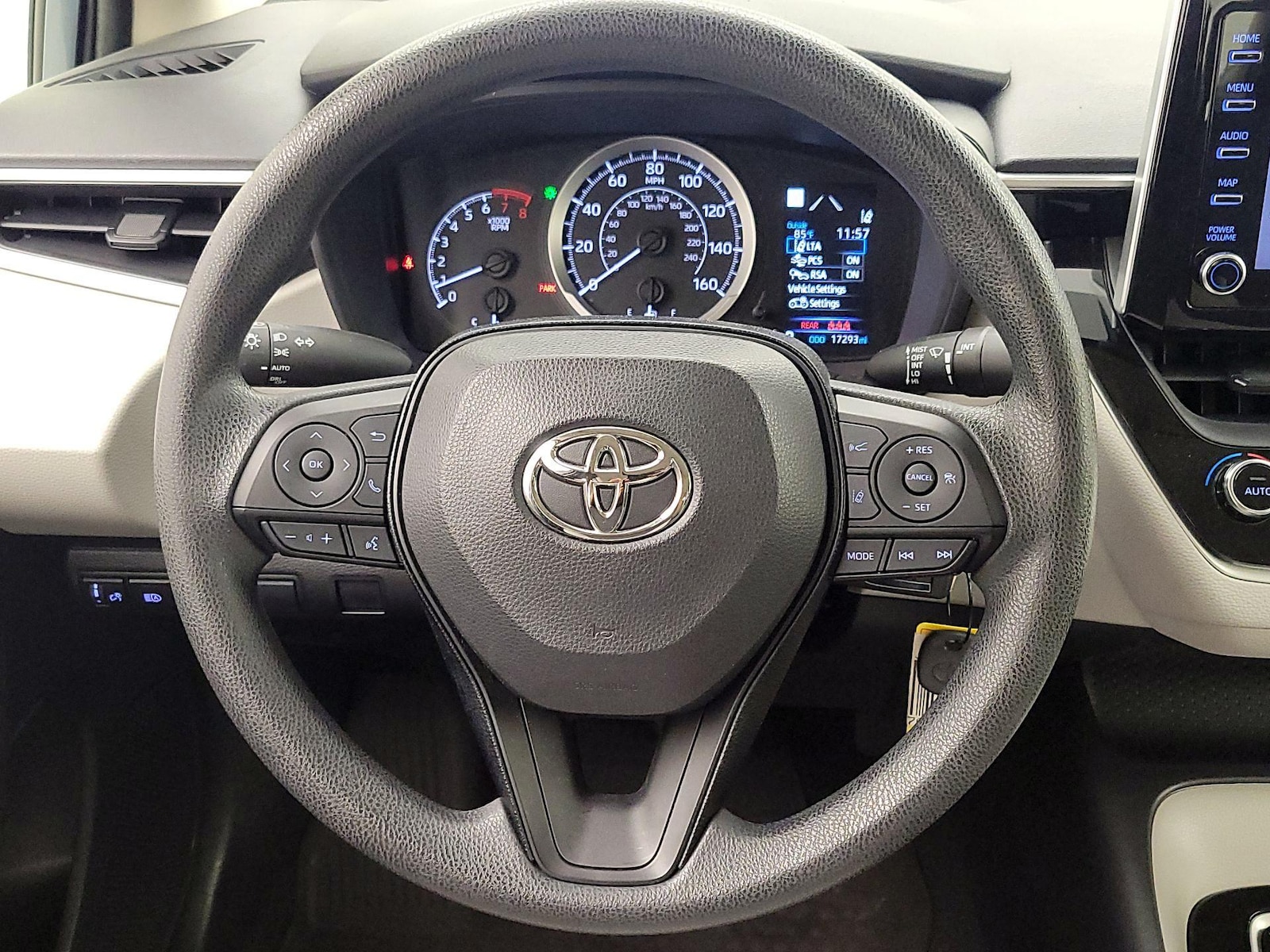 2020 Toyota Corolla LE - Photo 11